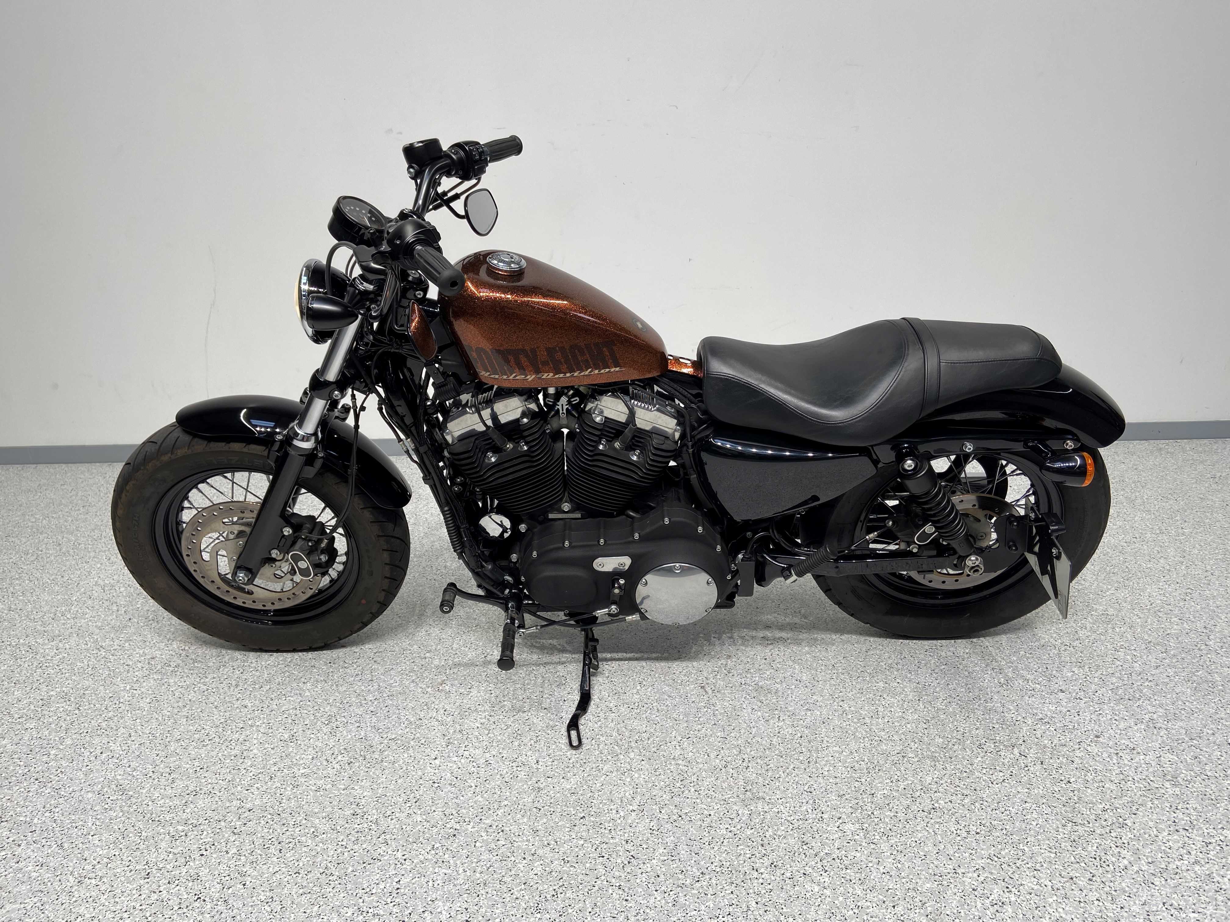 Harley-Davidson XL 1200 2014 HD vue gauche