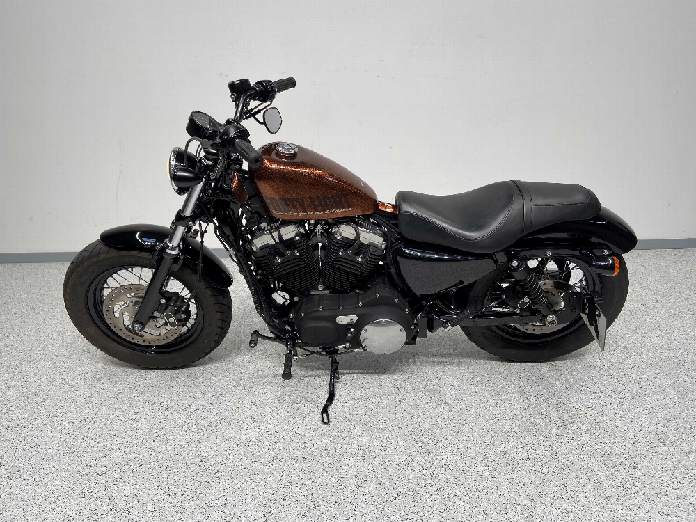 Harley-Davidson XL 1200 2014 vue gauche