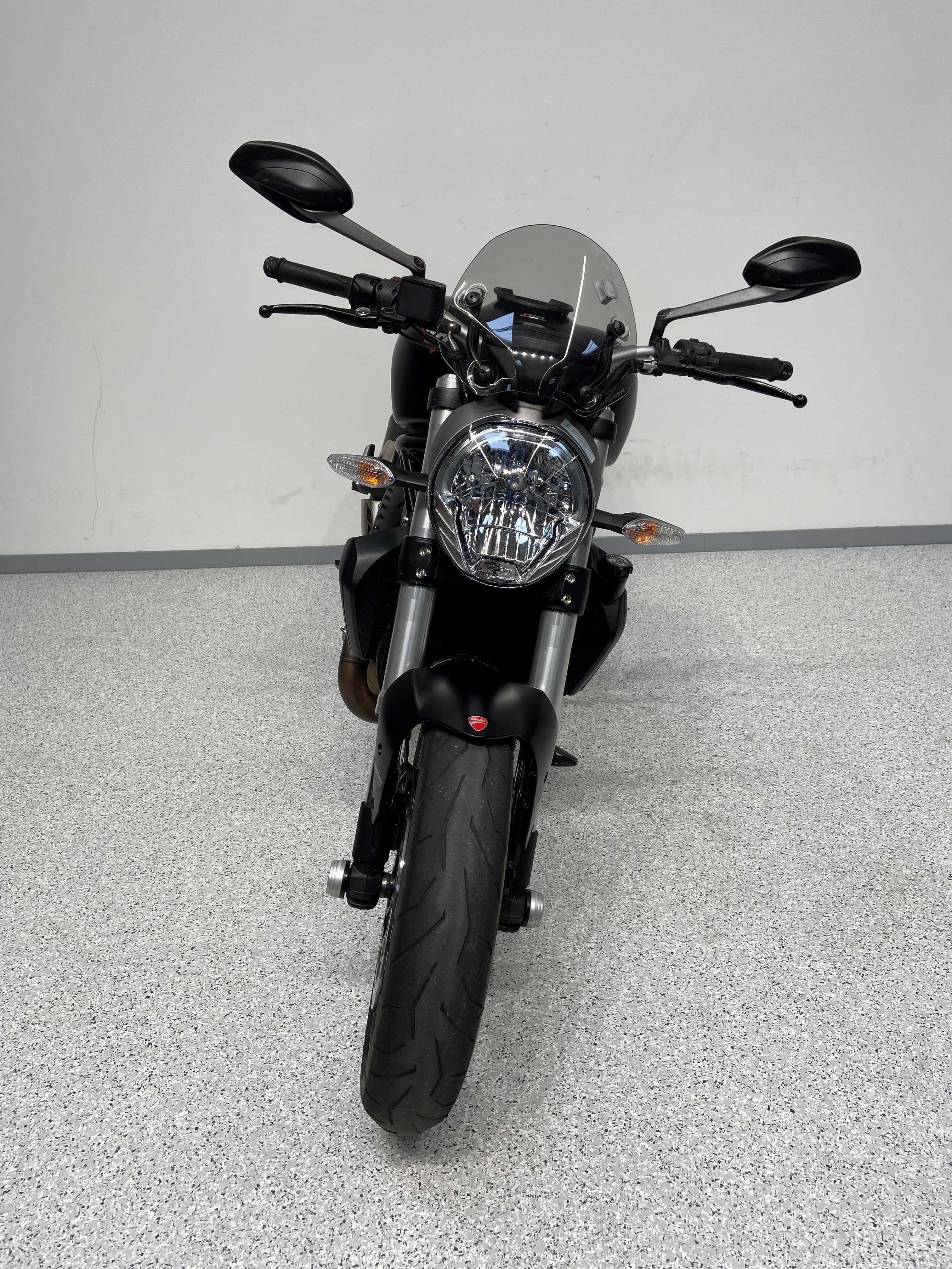 Ducati 821 Monster Dark 2015 HD vue avant