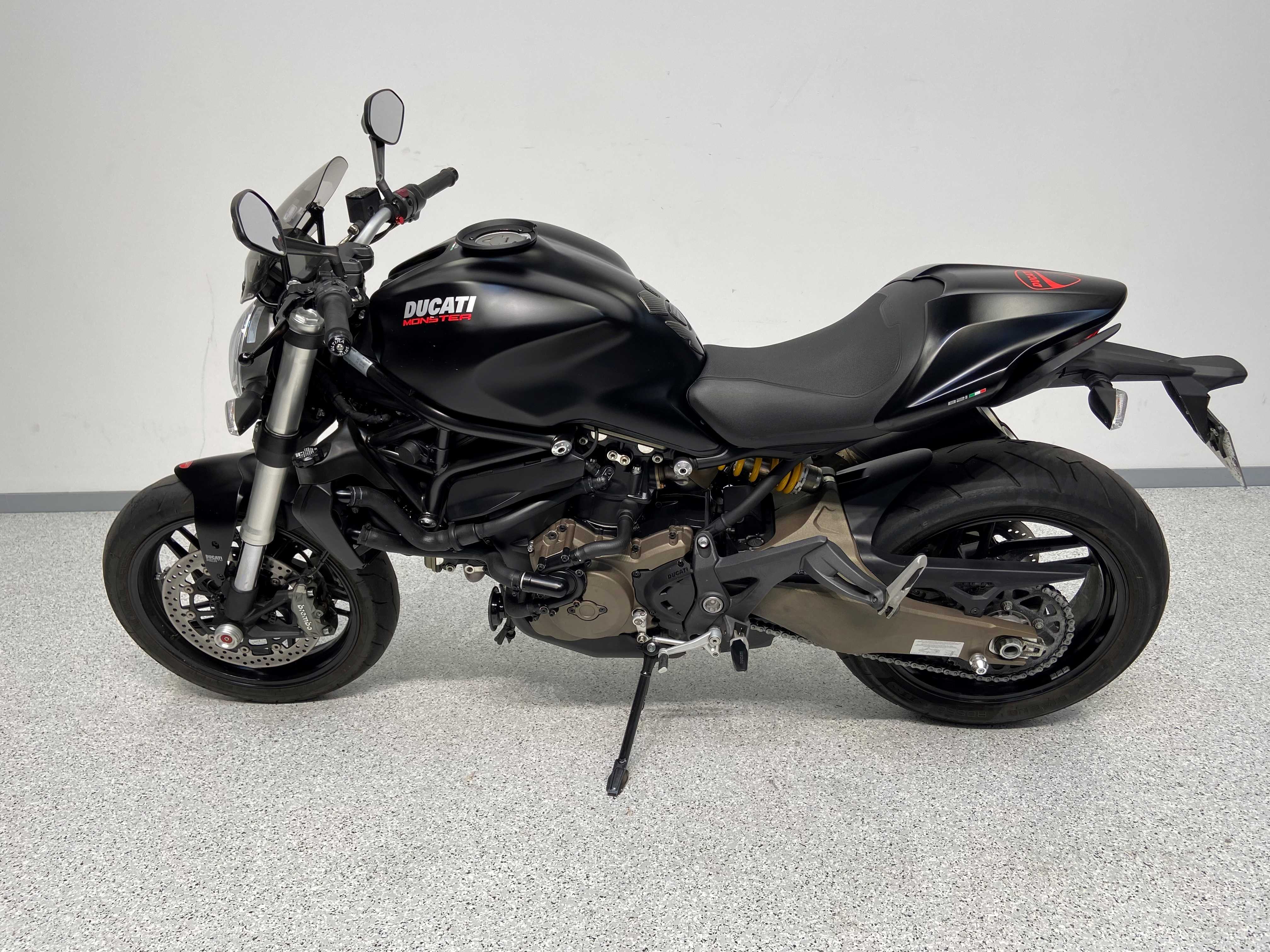 Ducati 821 Monster Dark 2015 HD vue gauche