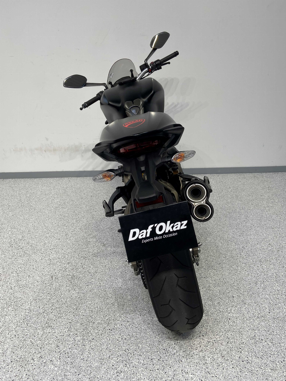 Ducati 821 Monster Dark 2015 vue arrière