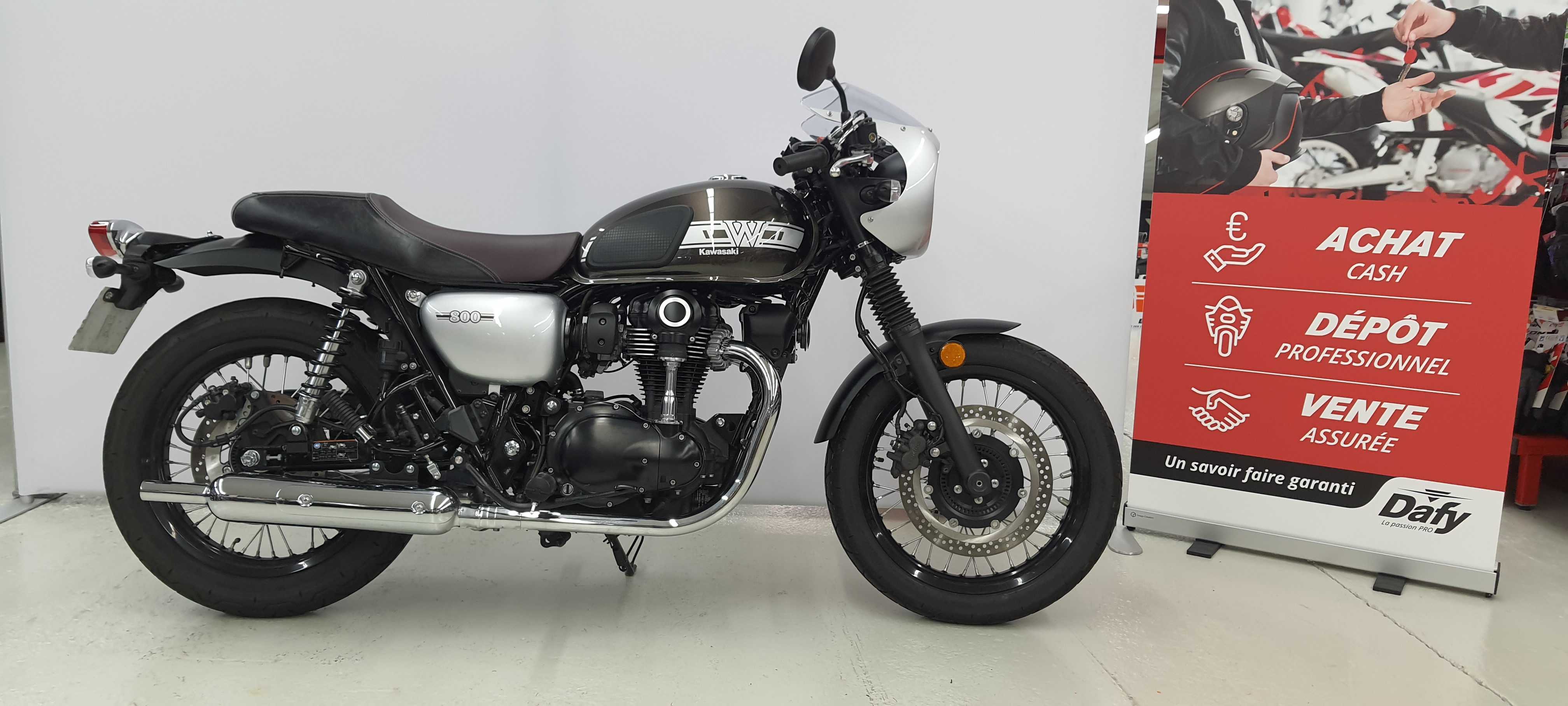 Kawasaki W 800 Cafe 2019 HD vue gauche