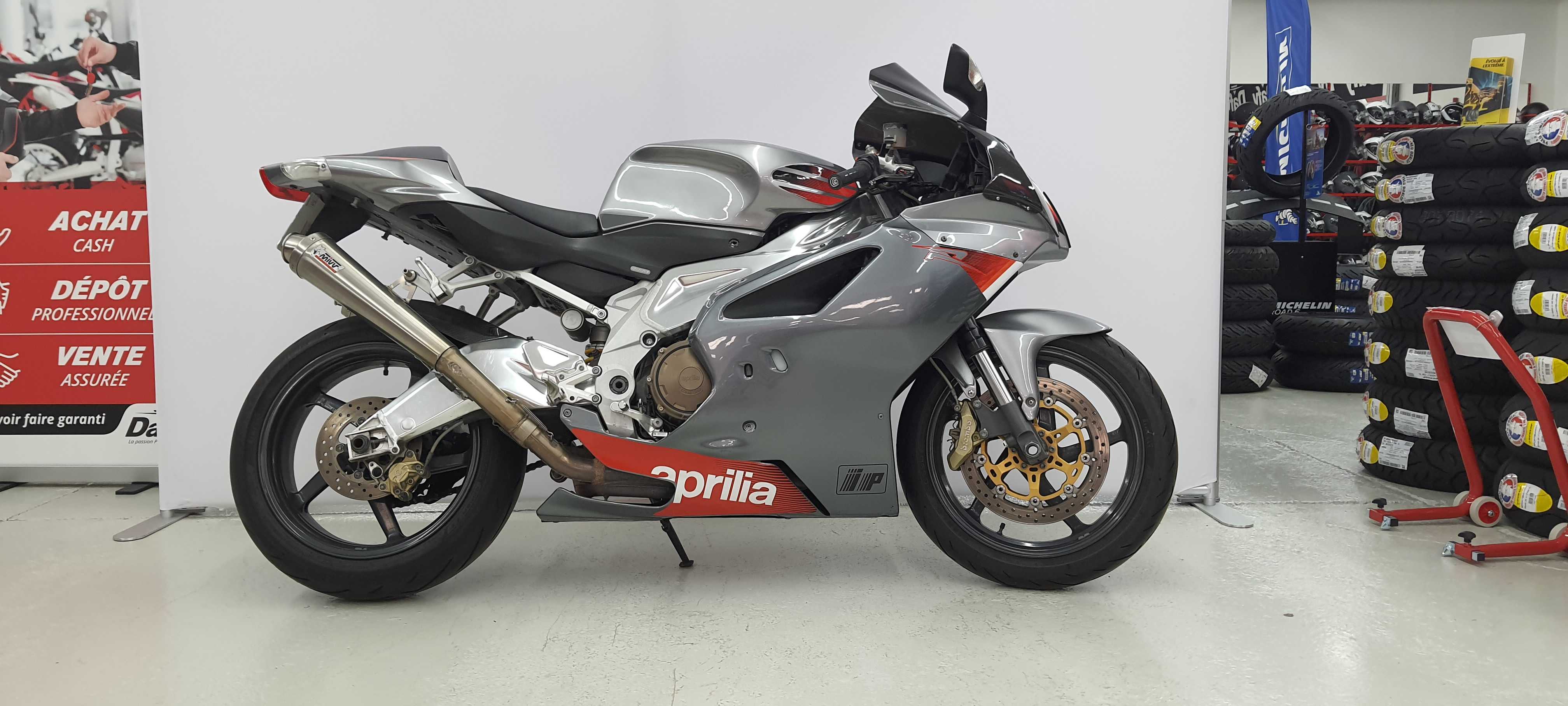 Aprilia RSV-R 1000 2004 HD vue gauche