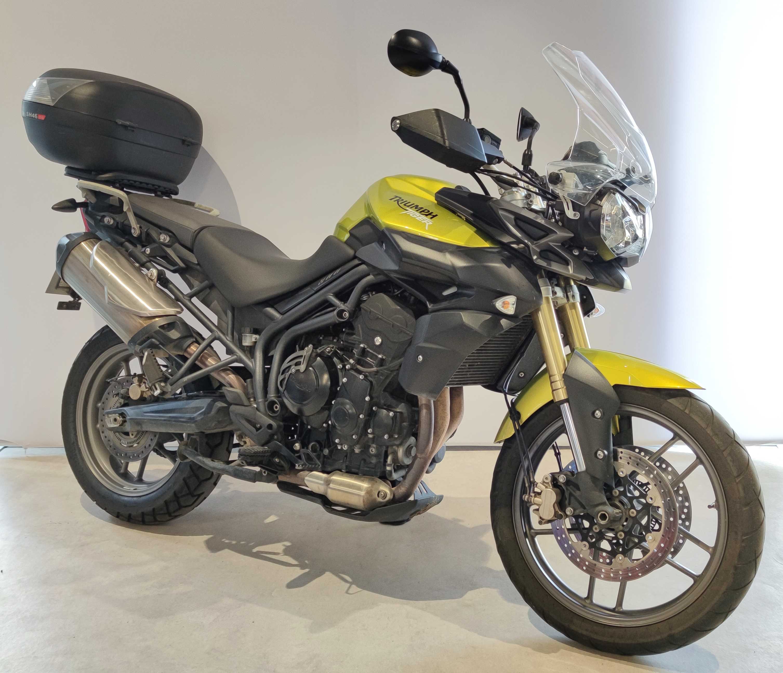 Triumph 800 Tiger 2011 HD vue 3/4 droite