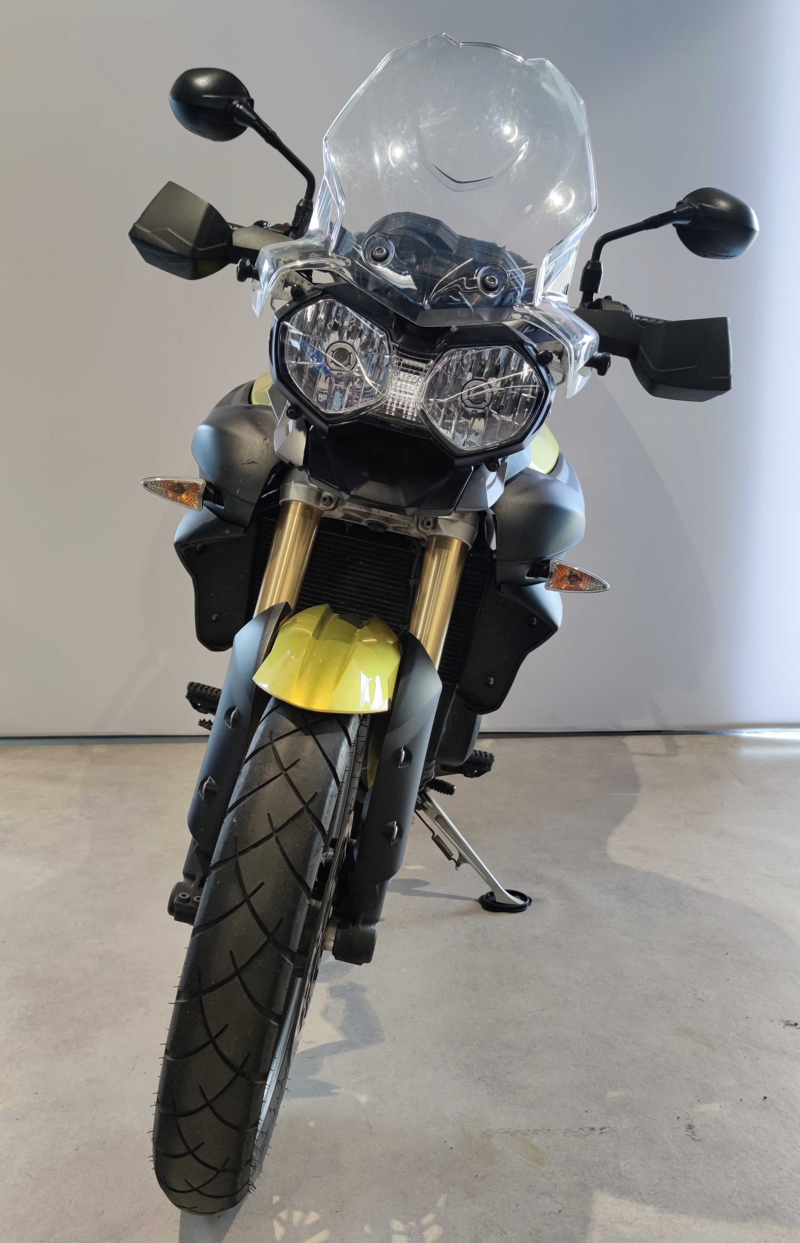 Triumph 800 Tiger 2011 HD vue avant