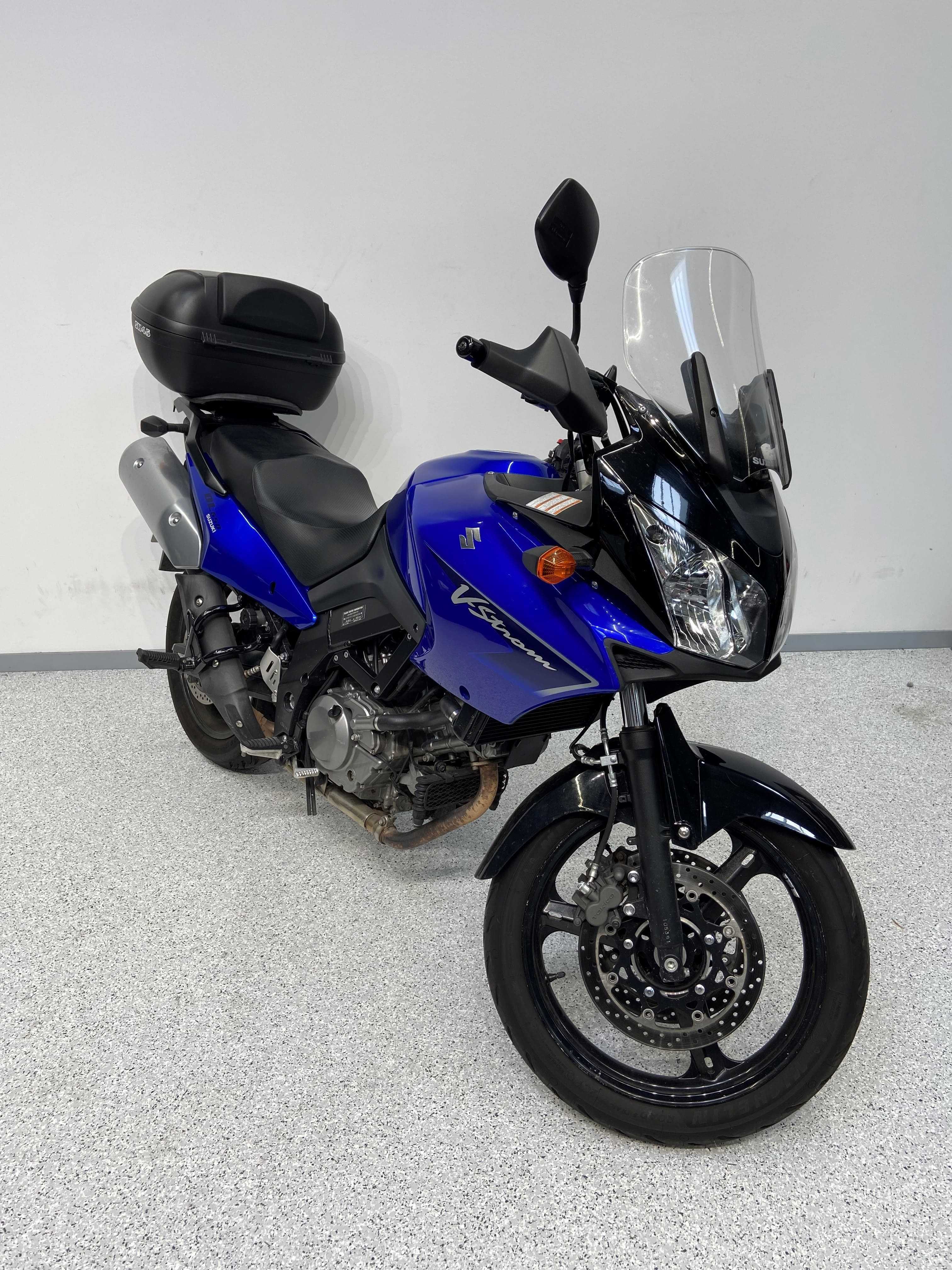 Suzuki DL 650 V-Strom 2007 HD vue 3/4 droite