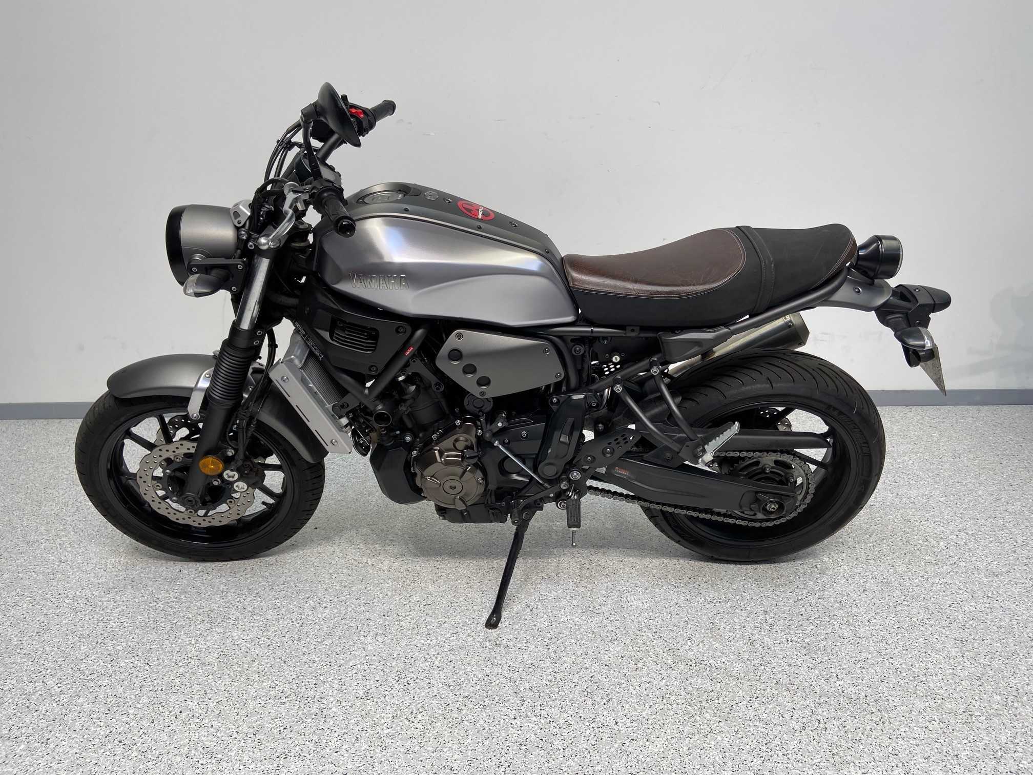 Yamaha XSR 700 2016 HD vue gauche