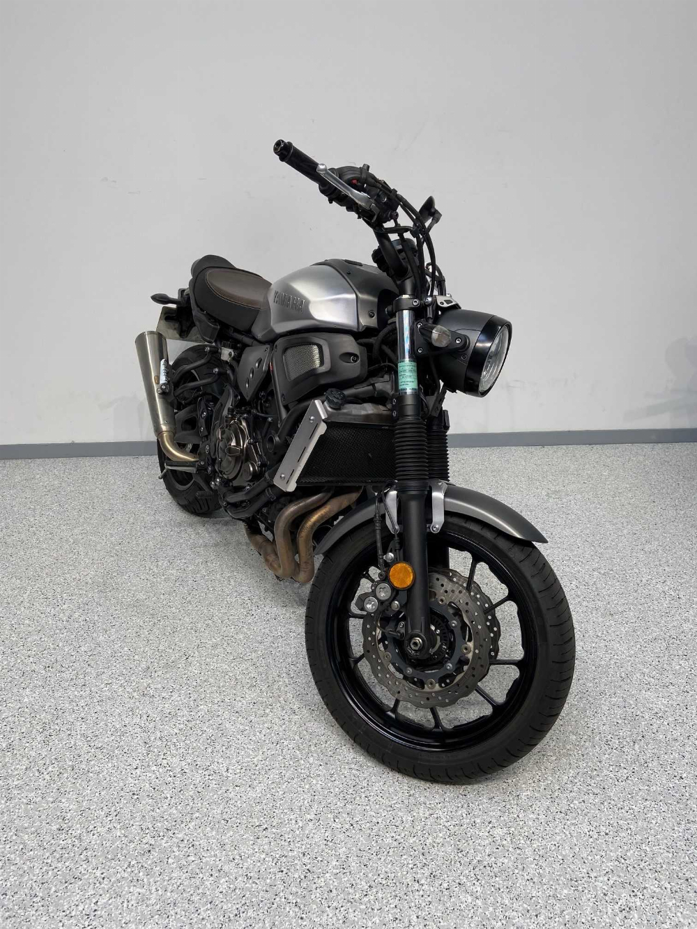 Yamaha XSR 700 2016 vue 3/4 droite