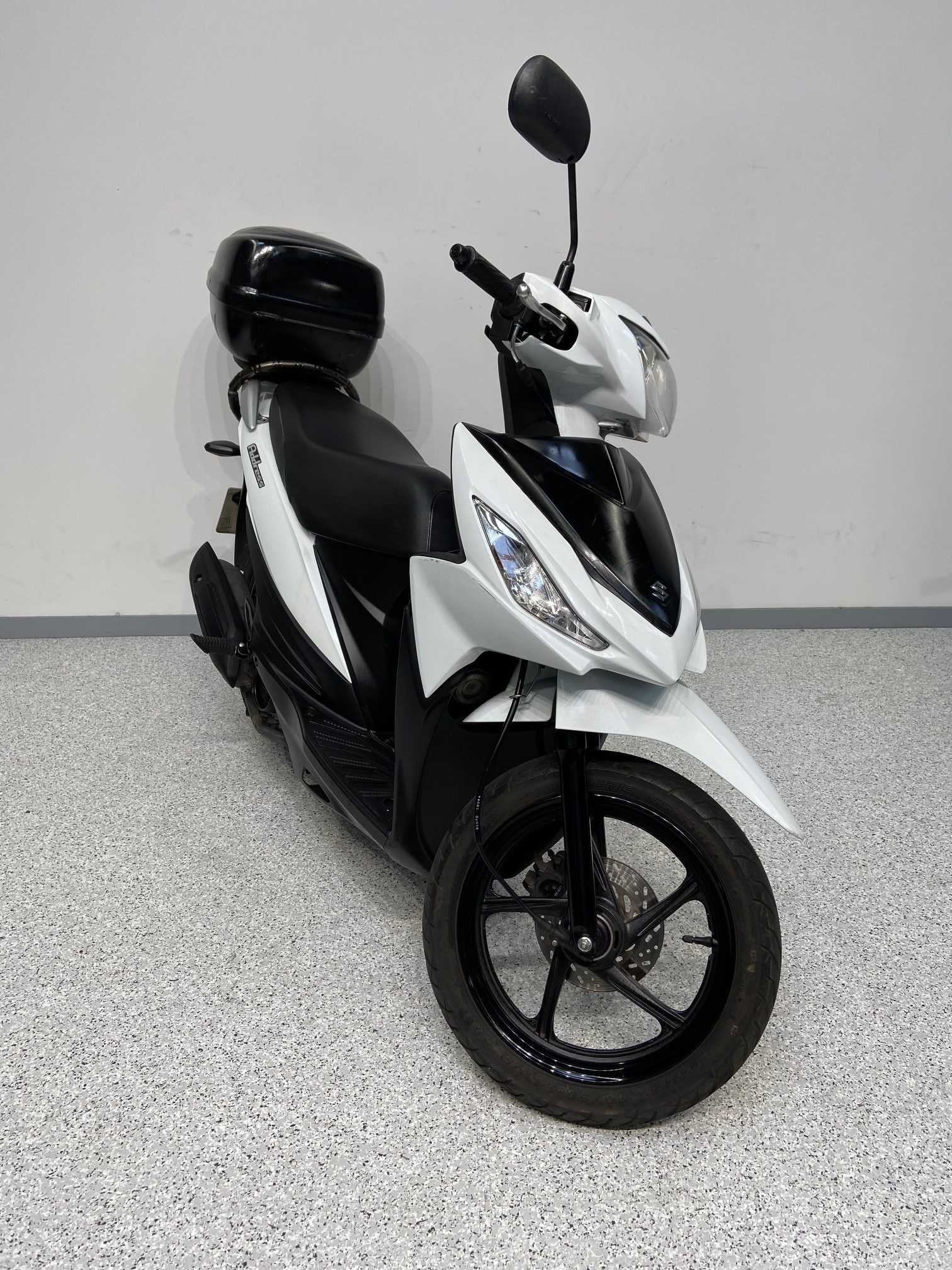 Suzuki UK 110 Address 2016 HD vue 3/4 droite