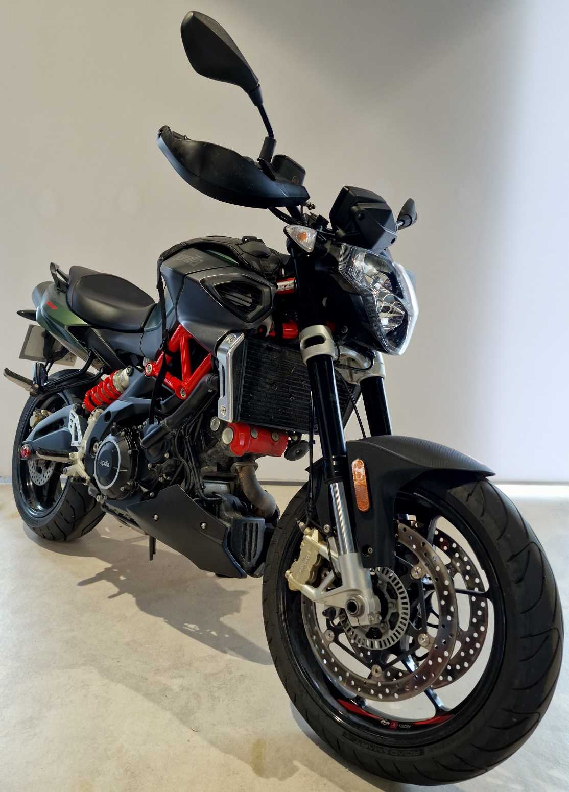 Aprilia Shiver 900 ABS 2018 HD vue 3/4 droite