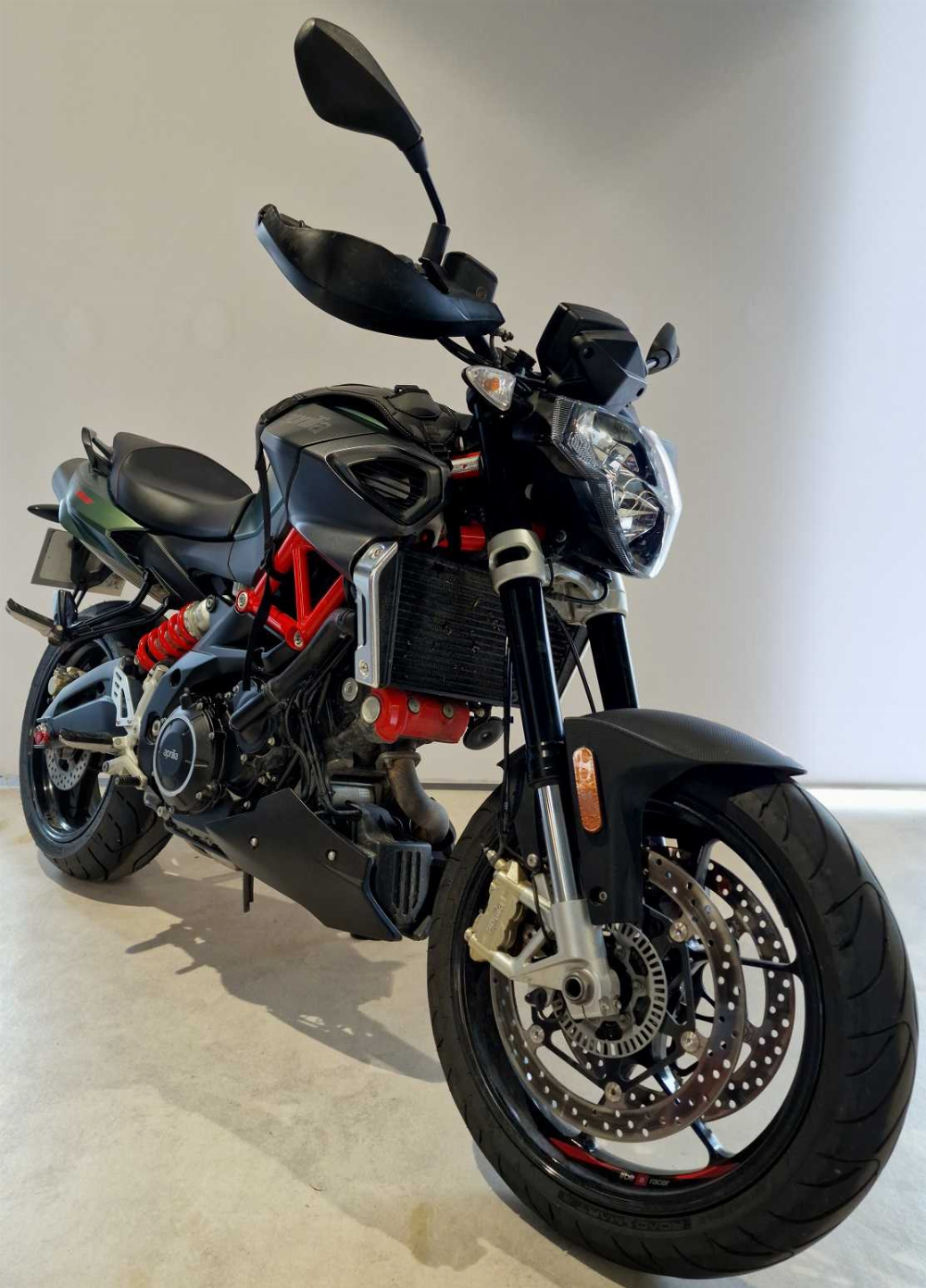 Aprilia Shiver 900 ABS 2018 vue 3/4 droite