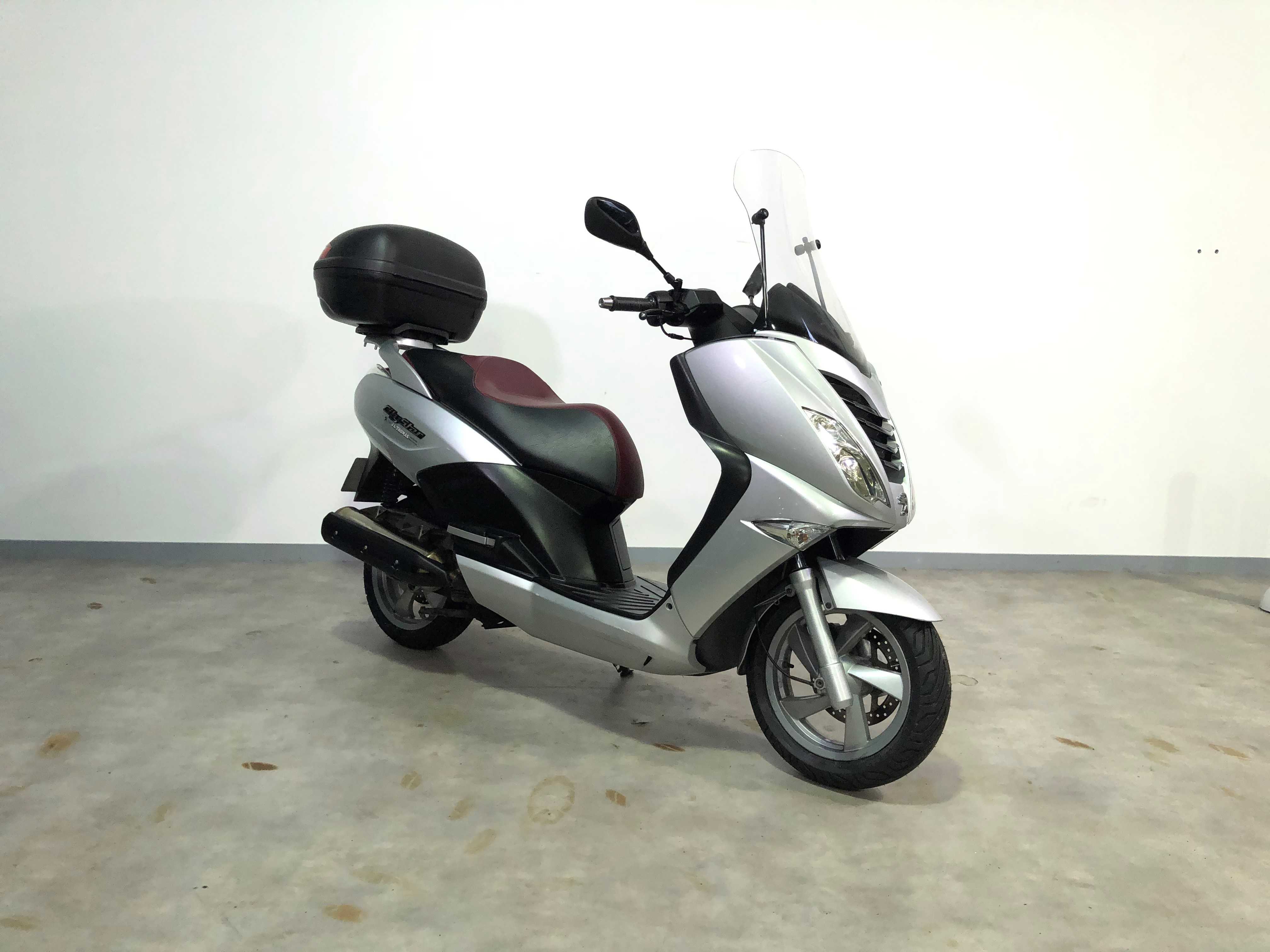 Peugeot 125 Citystar 2014 HD vue 3/4 droite