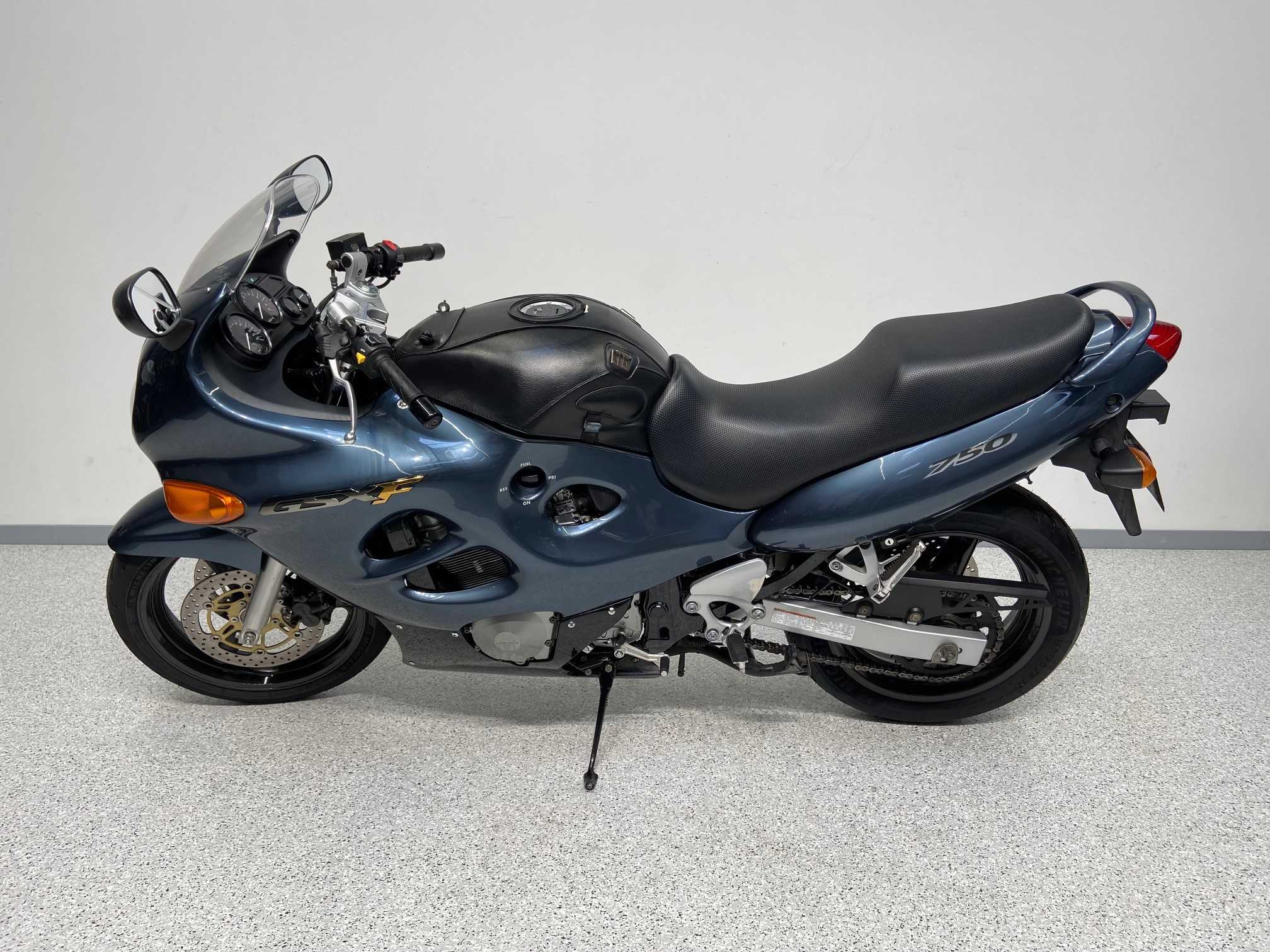 Suzuki GSX 750 F 2001 HD vue gauche