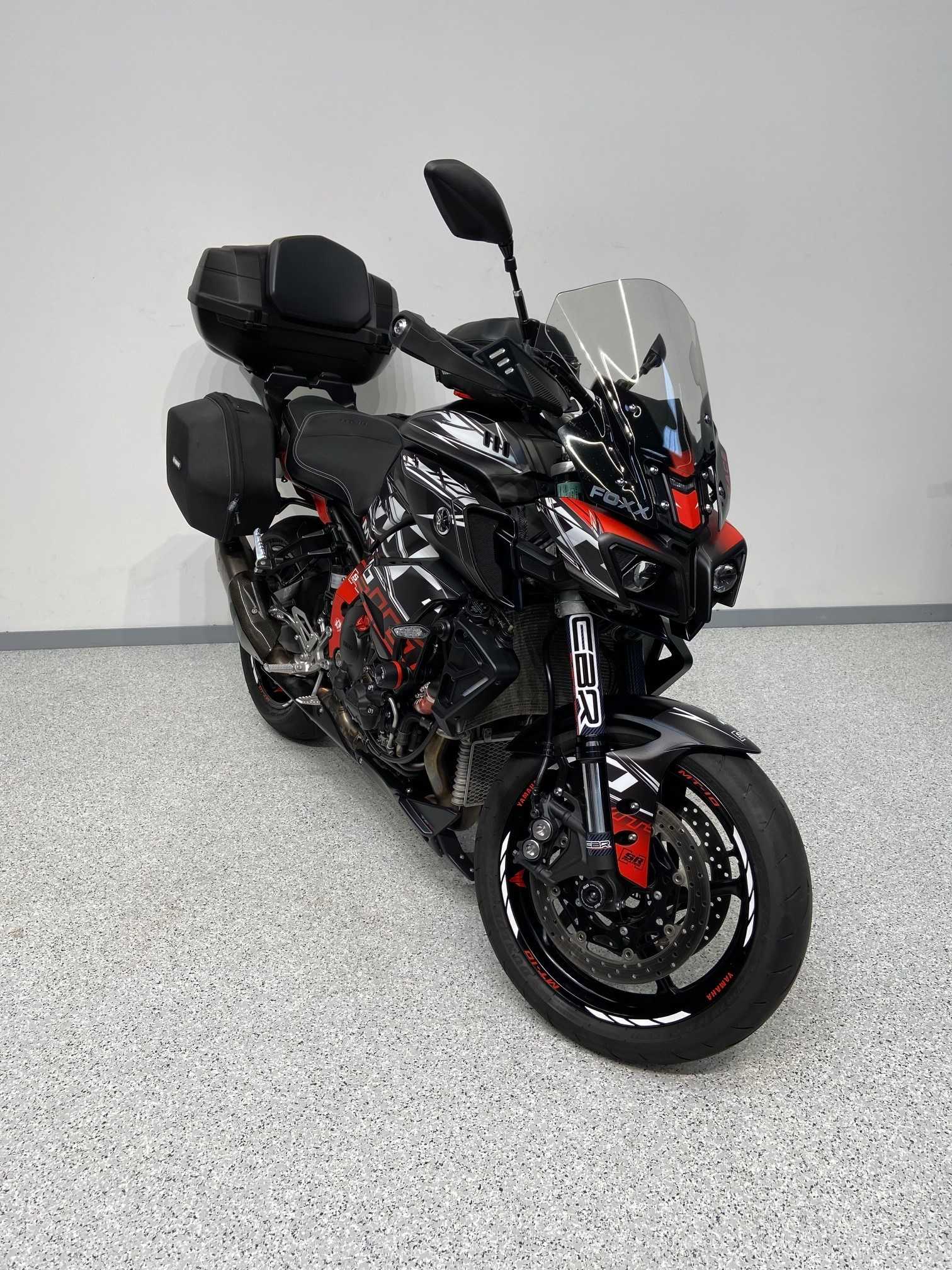 Yamaha MT-10 Tourer Edition 2018 HD vue 3/4 droite