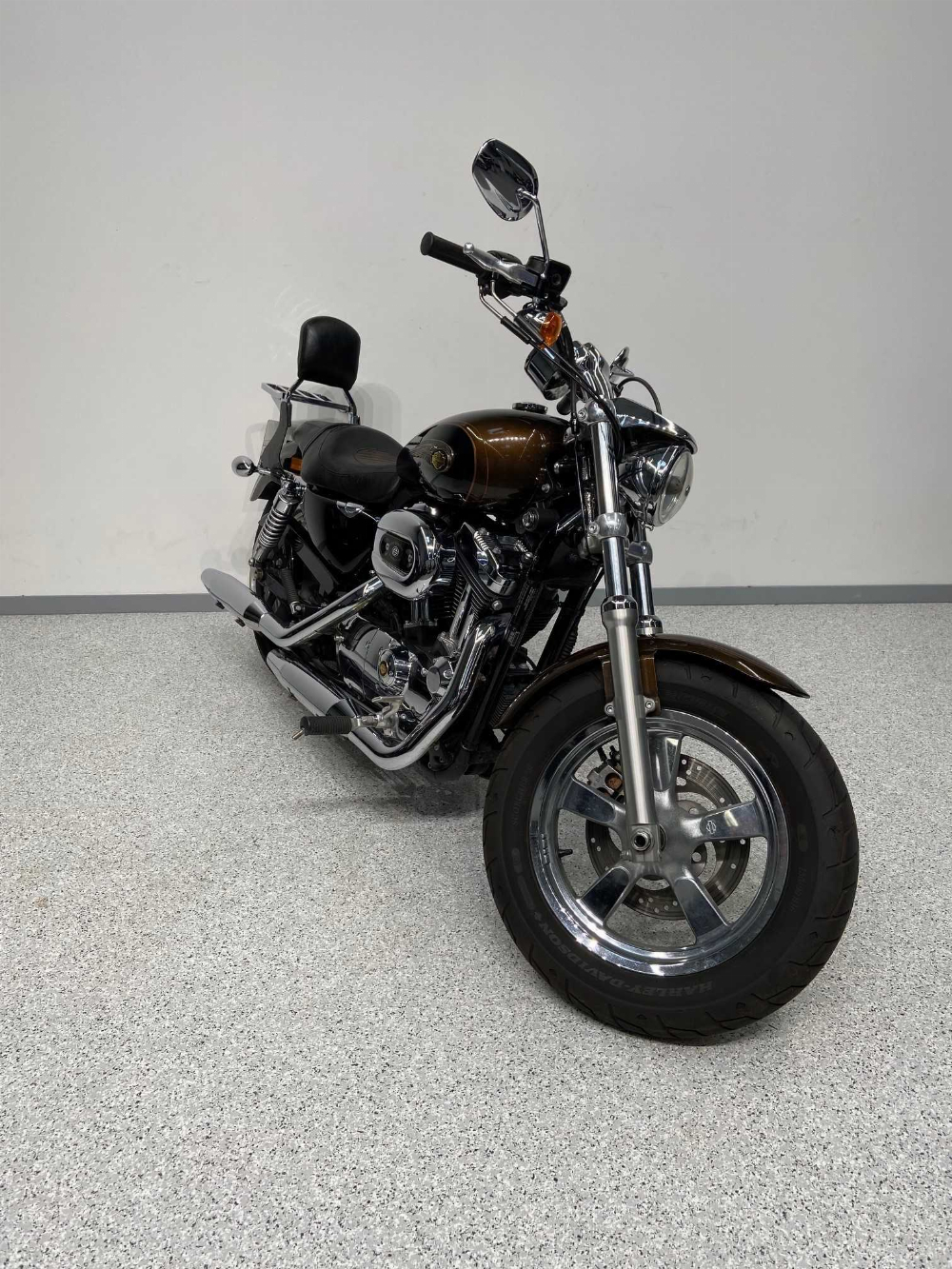 Harley-Davidson XL 1200 2013 vue 3/4 droite
