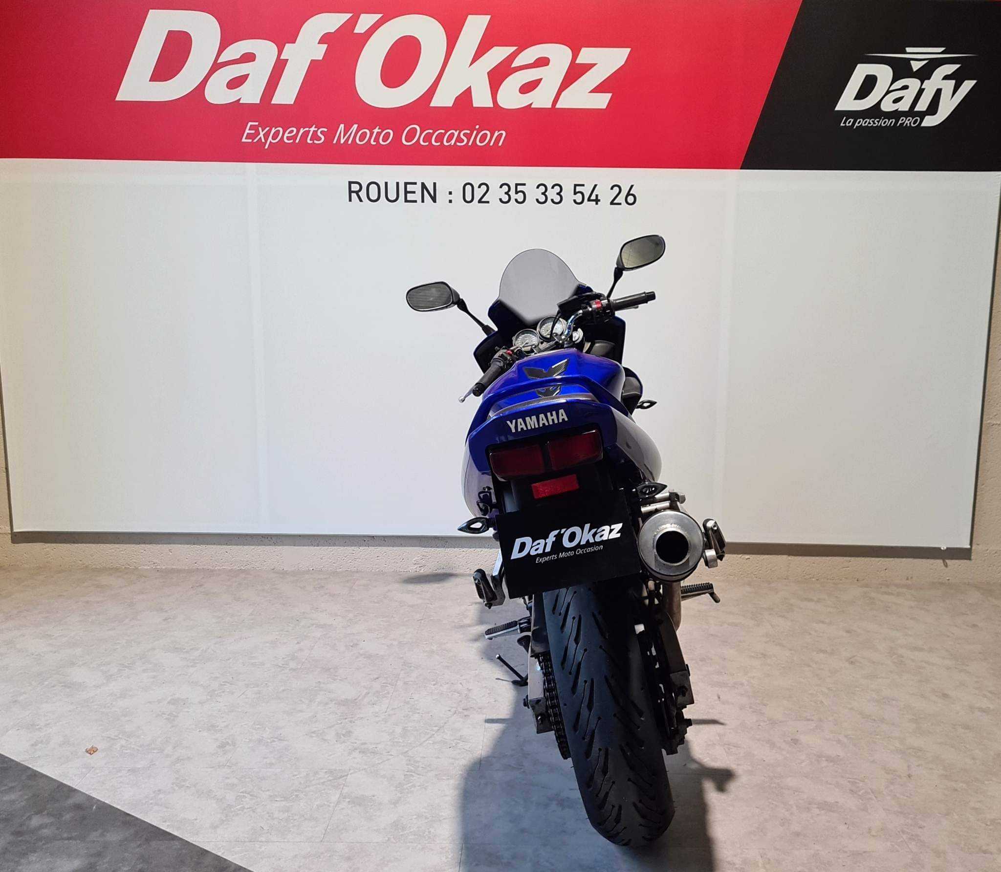 Yamaha FZS 600 Fazer 2002 HD vue arrière