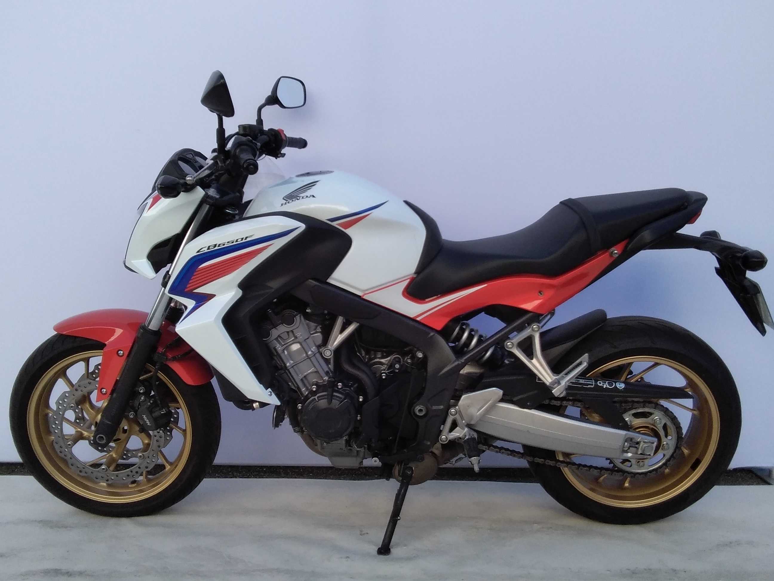 Honda CB 650 F 2014 HD vue gauche