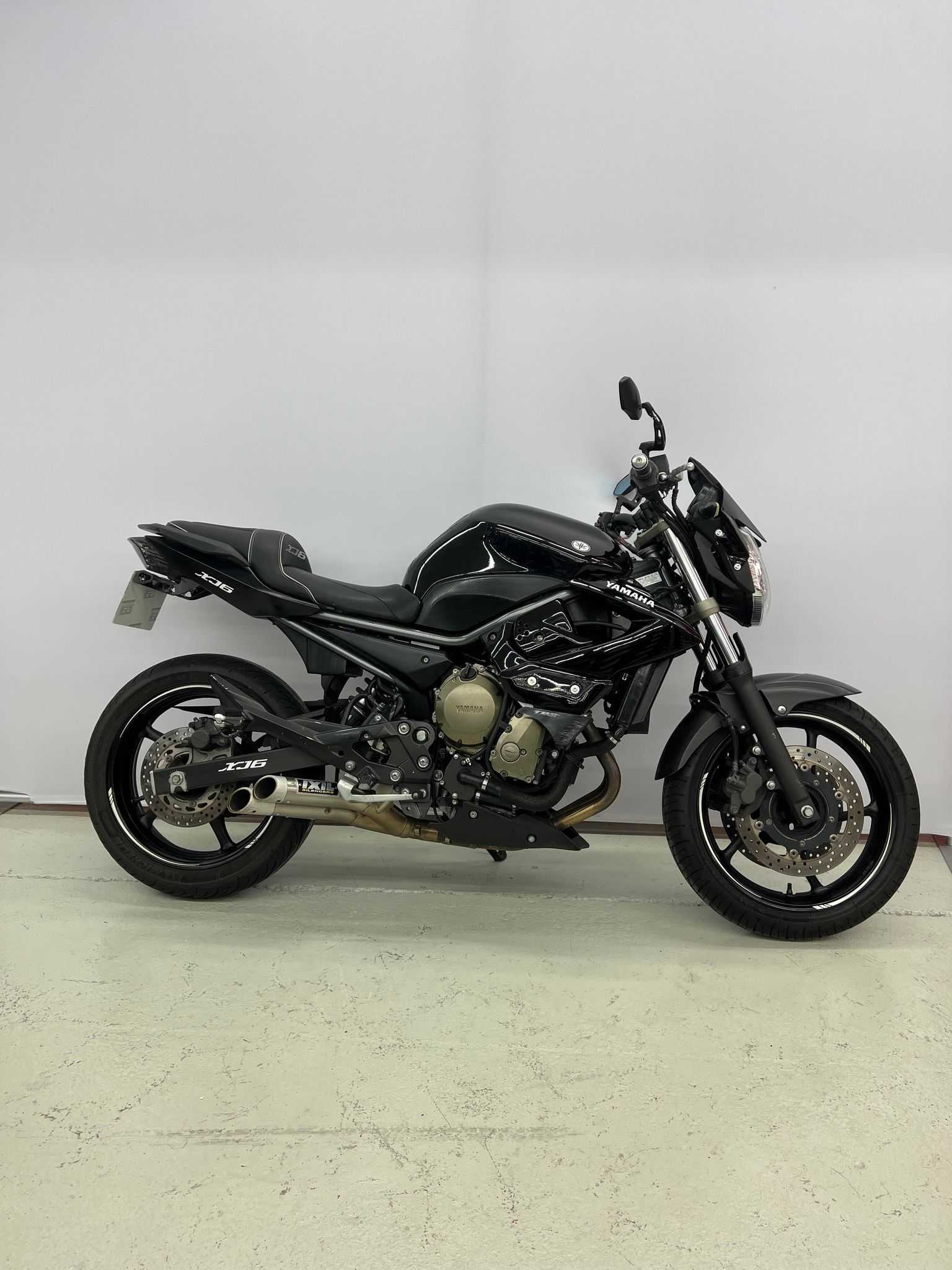 Yamaha XJ6 N 2010 HD vue gauche