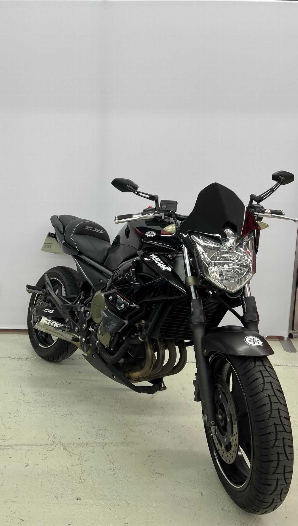 Yamaha XJ6 N 2010 vue 3/4 droite