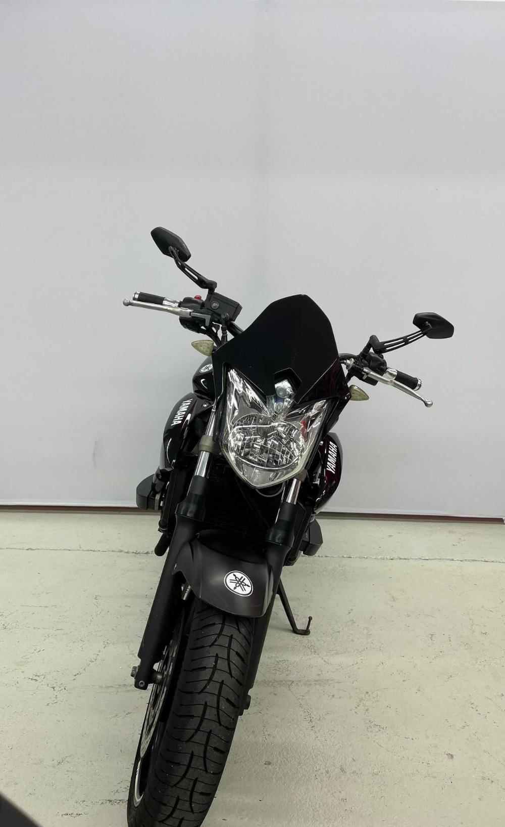 Yamaha XJ6 N 2010 vue avant