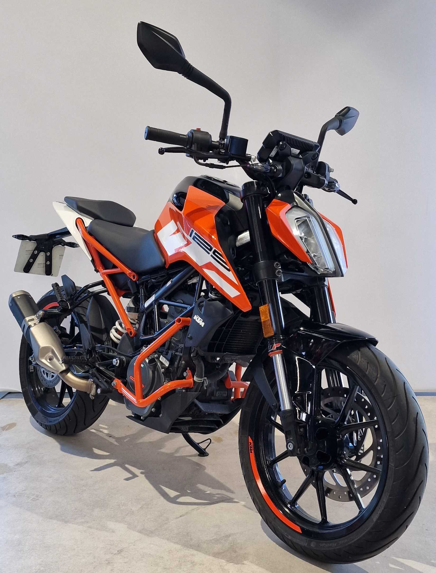 KTM 125 Duke 2017 HD vue 3/4 droite