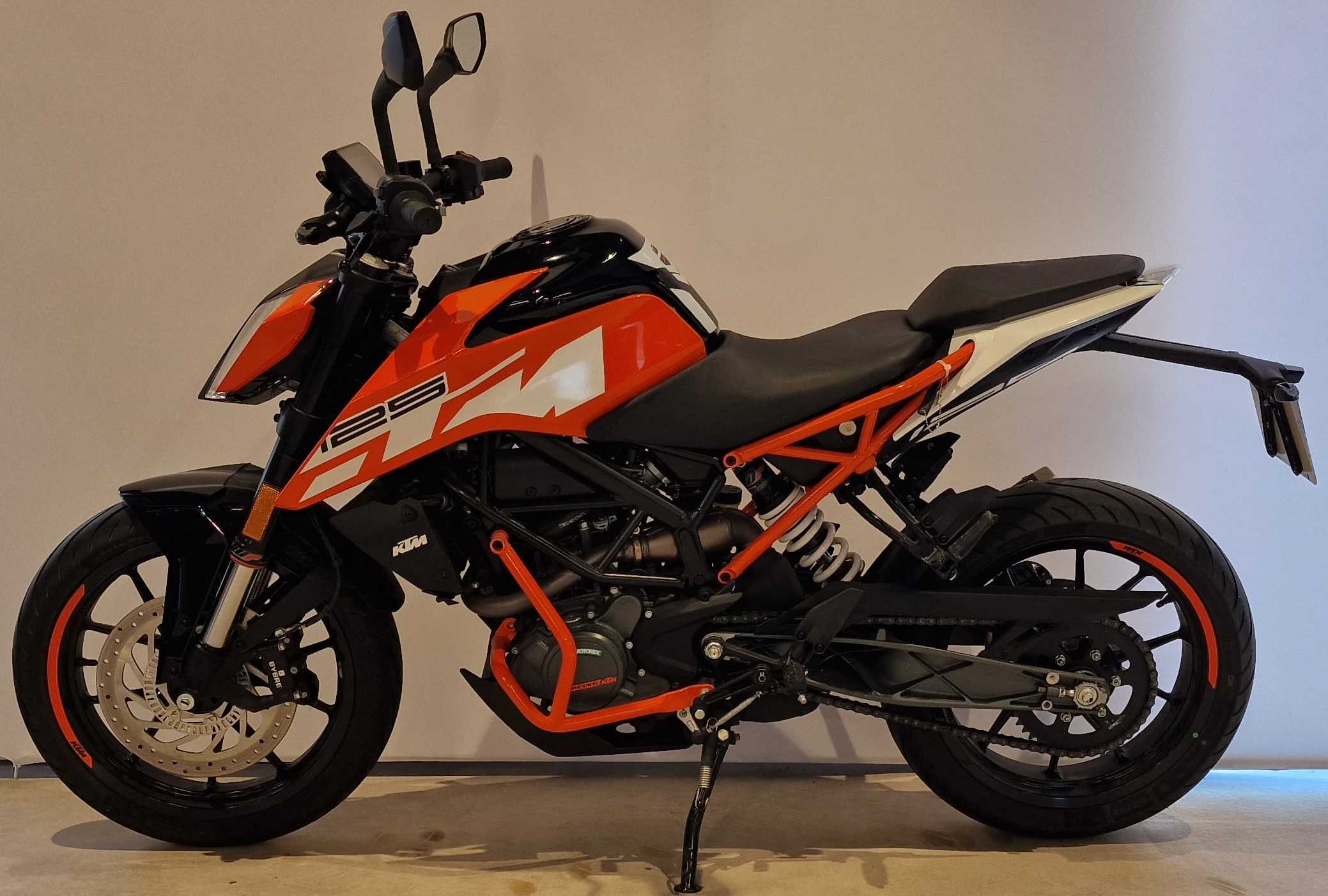 KTM 125 Duke 2017 HD vue gauche