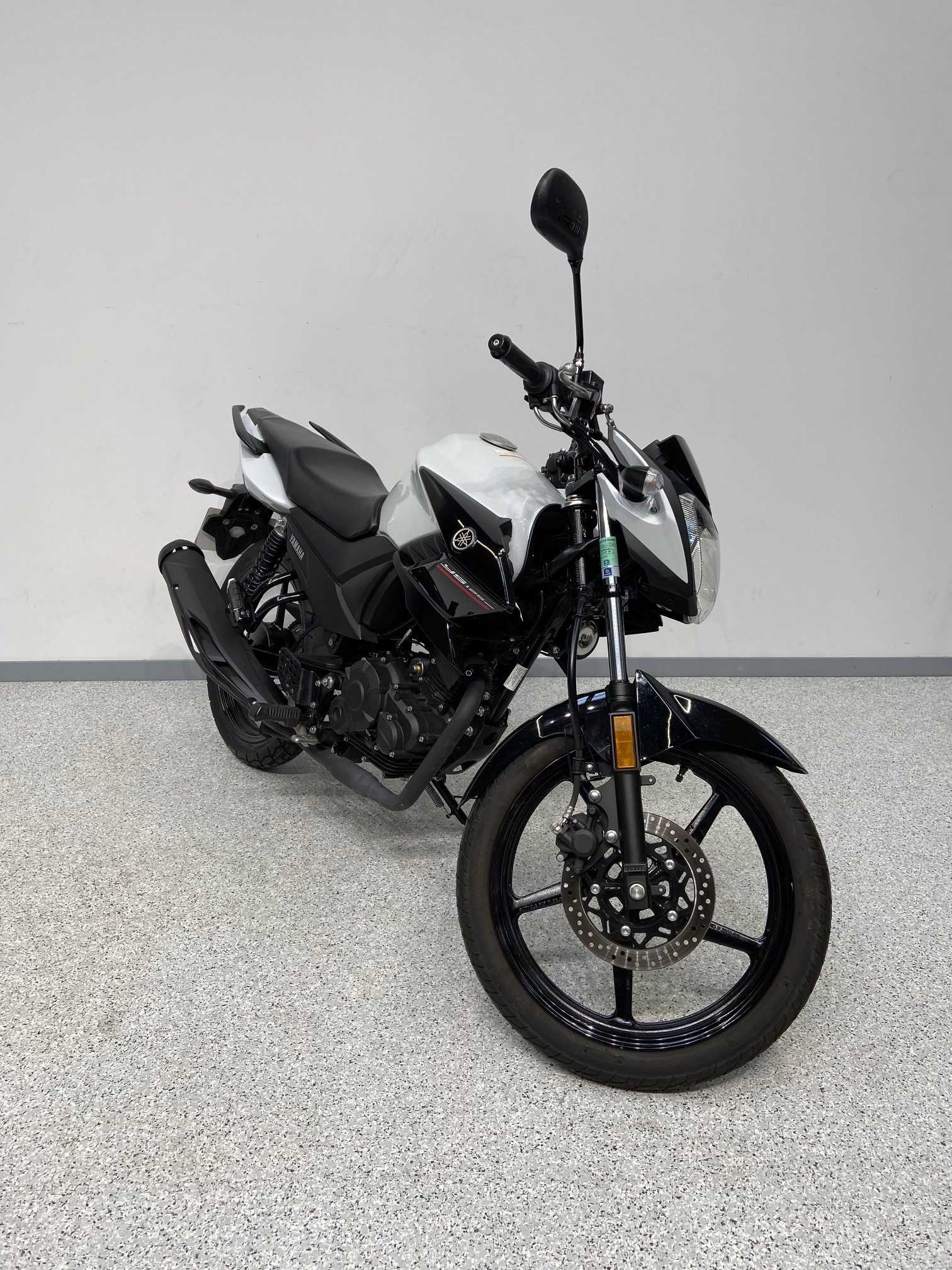 Yamaha YS 125 2018 HD vue 3/4 droite