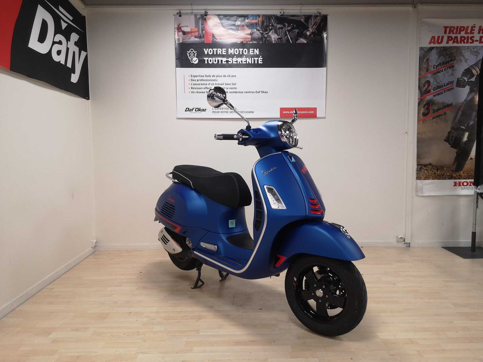 Vespa GTS 2020 HD vue 3/4 droite