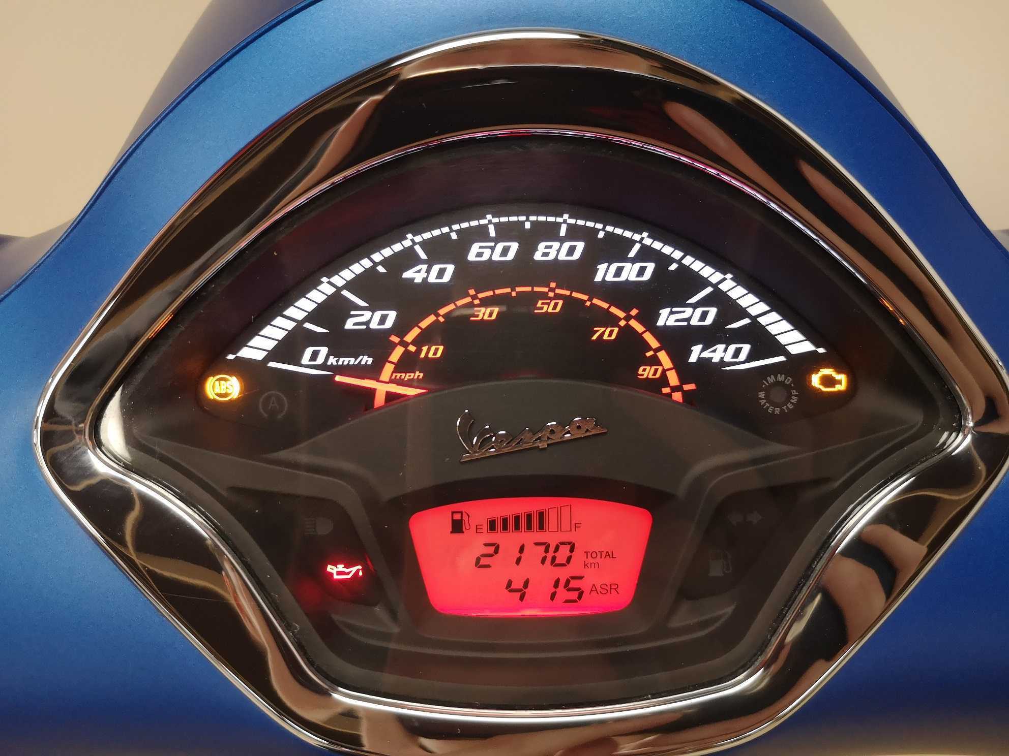 Vespa GTS 2020 HD vue gauche