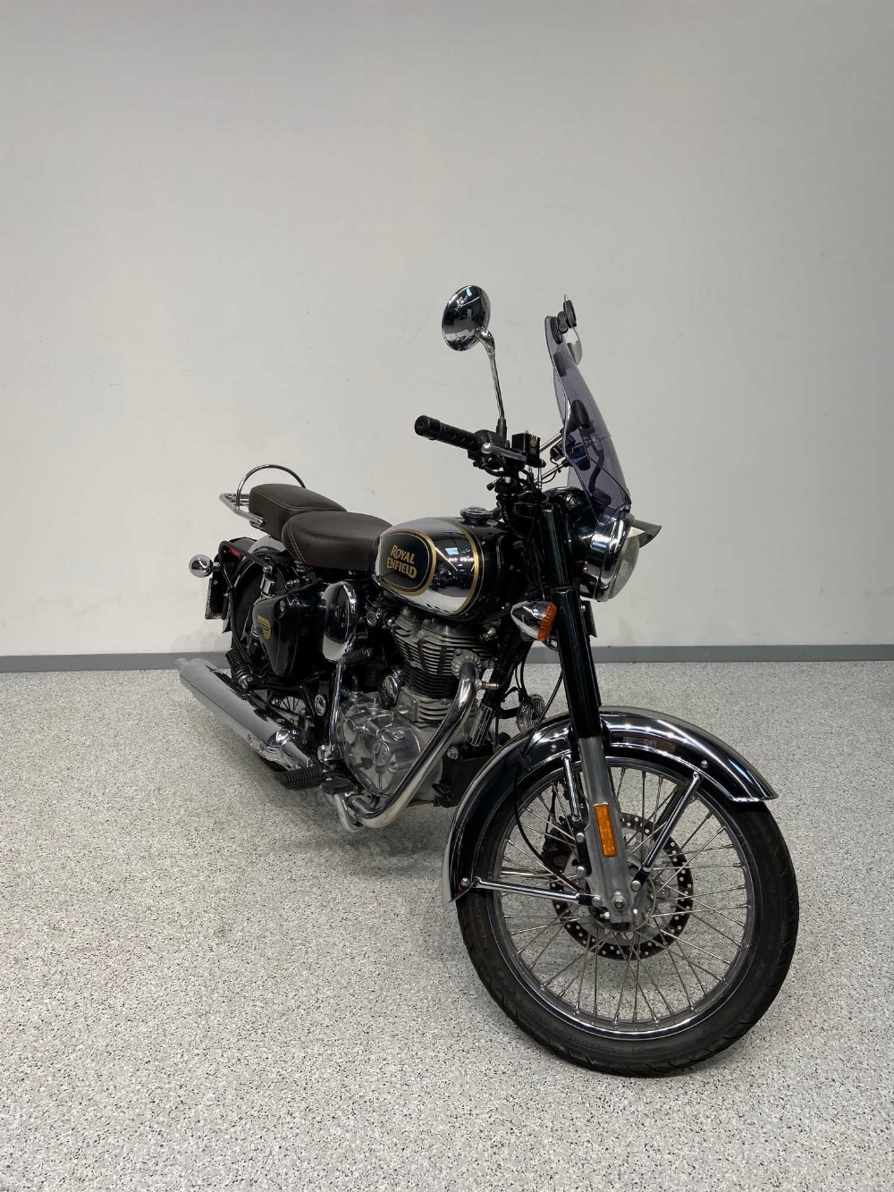 Royal Enfield BULLET CLASSIC 500 2018 vue 3/4 droite