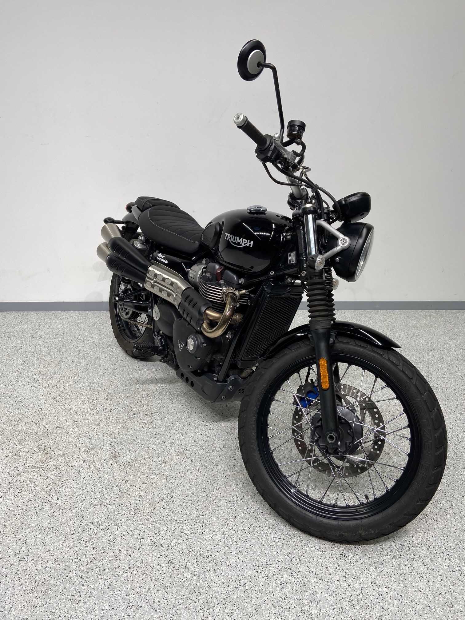 Triumph 900 Street Scrambler 2017 HD vue 3/4 droite