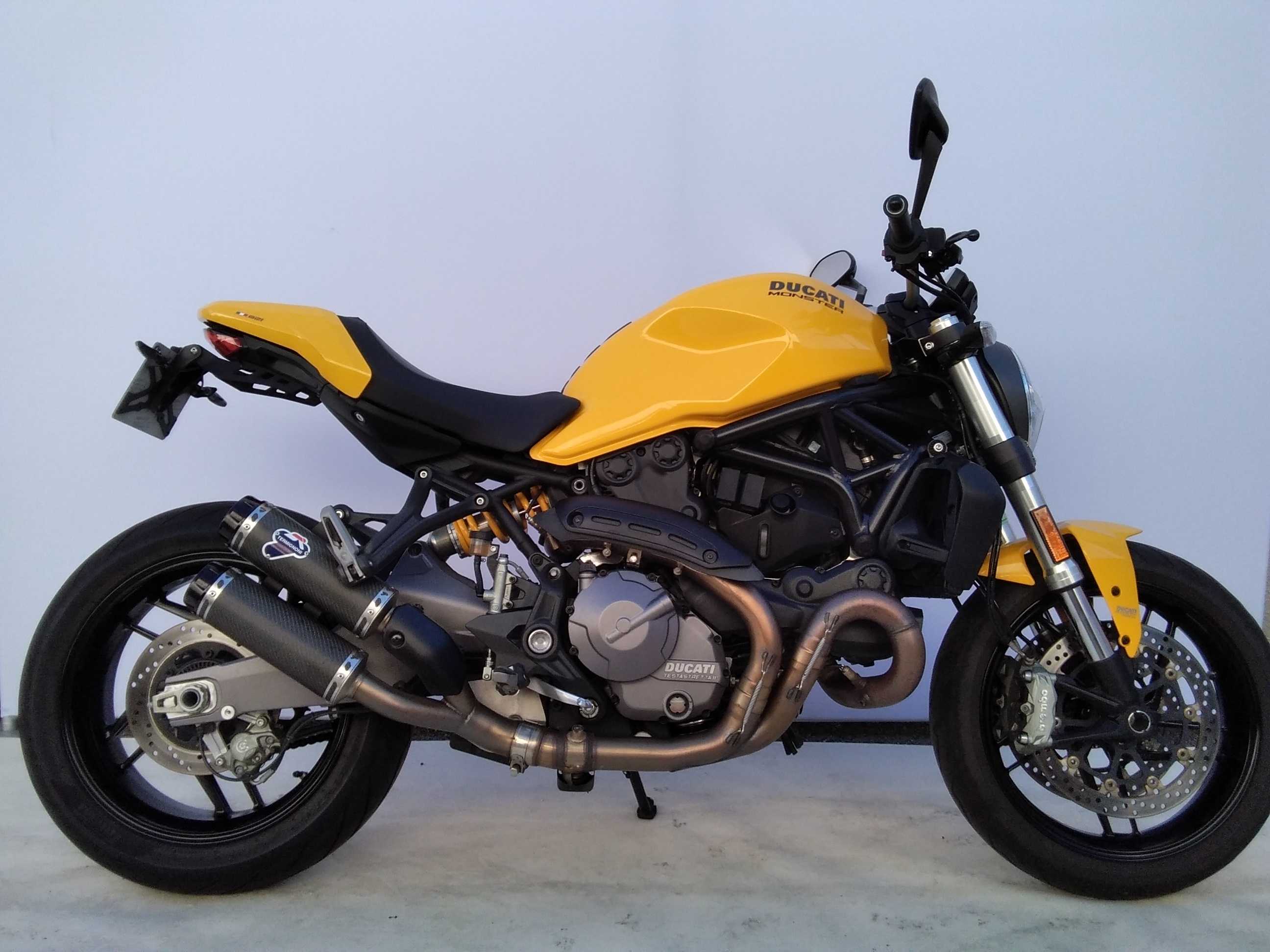 Ducati 821 Monster 2017 HD vue 3/4 droite