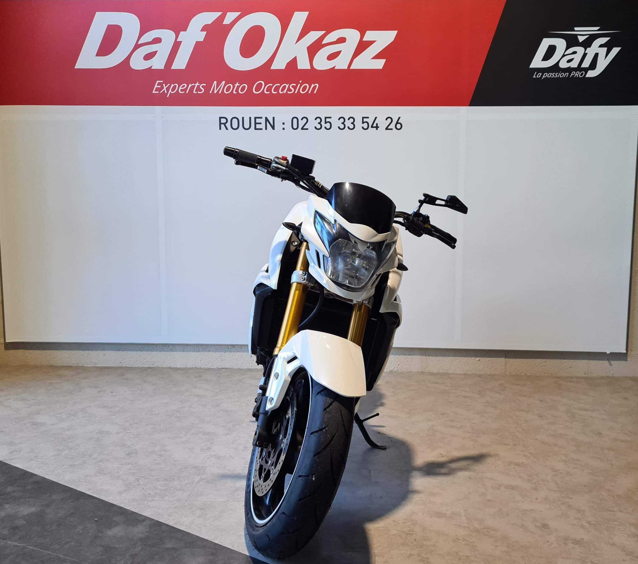 Suzuki GSR 750 2013 HD vue avant