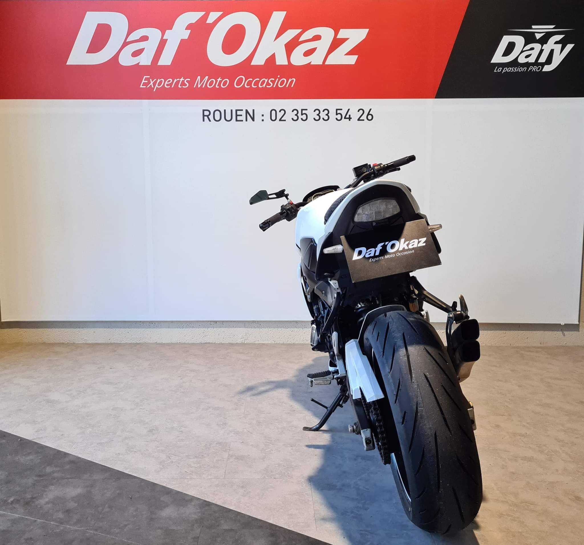 Suzuki GSR 750 2013 HD vue arrière