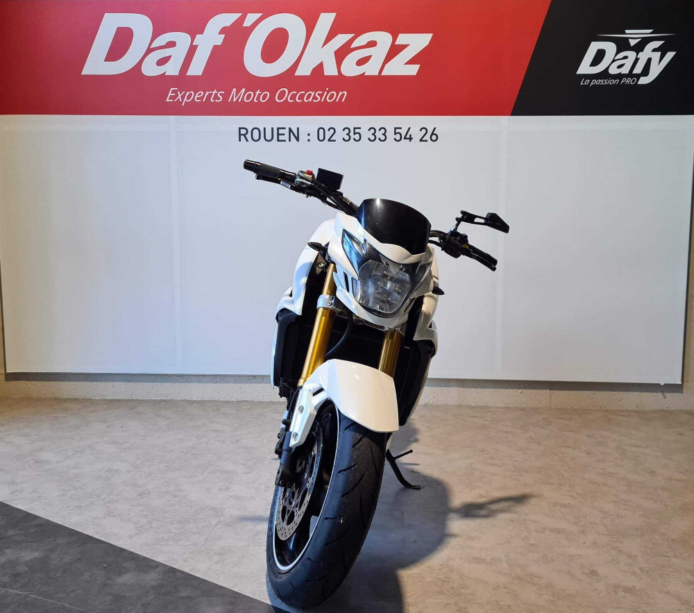 Suzuki GSR 750 2013 vue avant