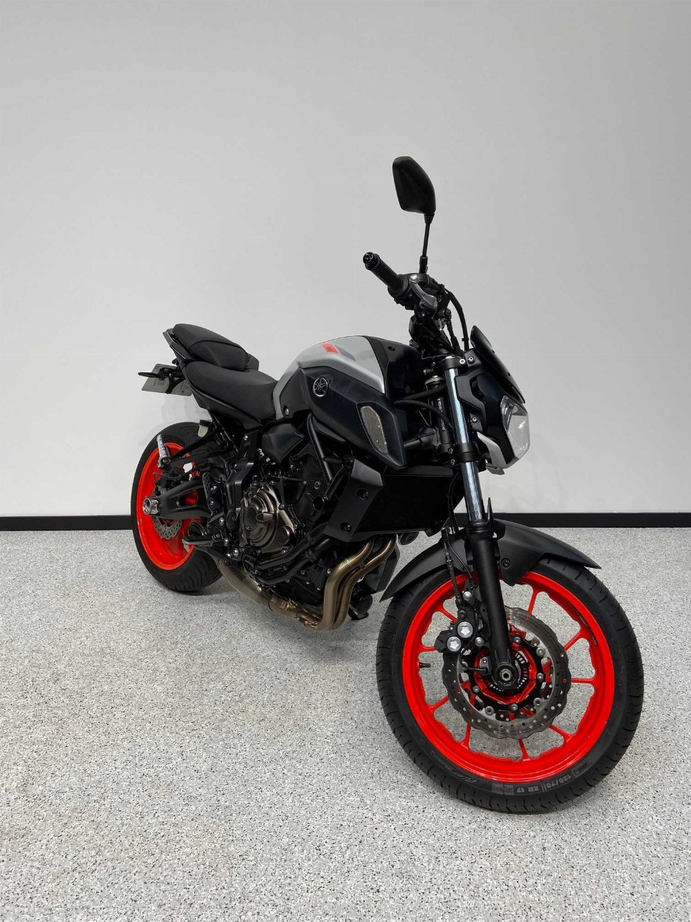 Yamaha MT-07 ABS 2018 vue 3/4 droite