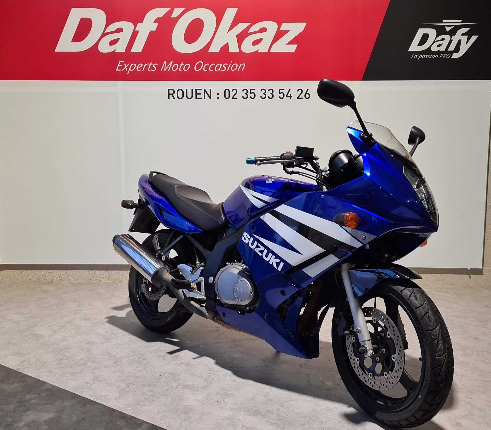 Suzuki GS 500 F 2005 HD vue 3/4 droite