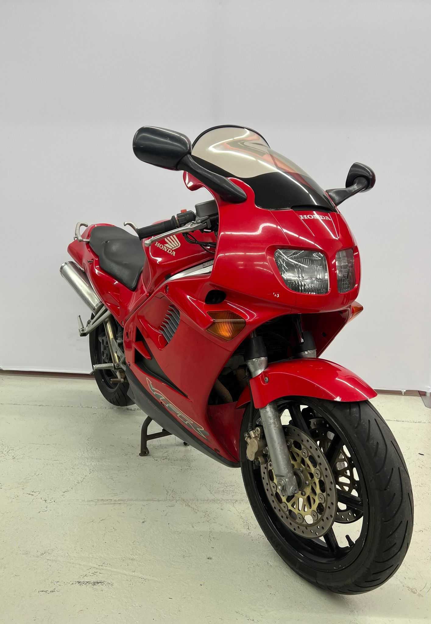 Honda VFR 750 F 1995 HD vue 3/4 droite