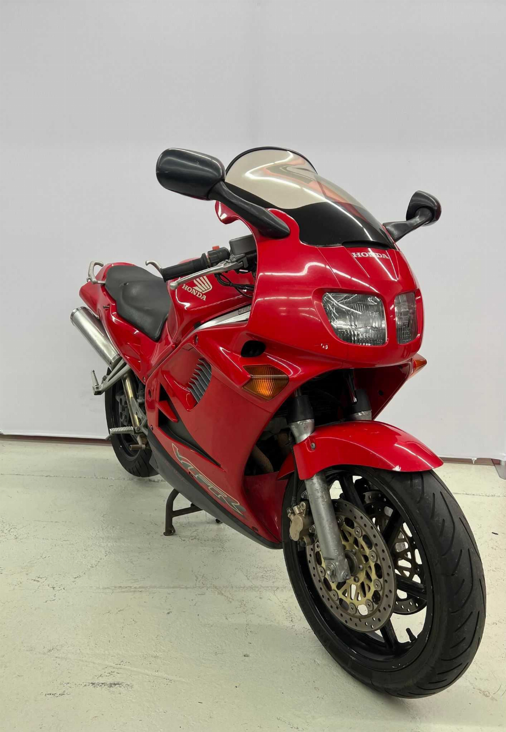 Honda VFR 750 F 1995 vue 3/4 droite