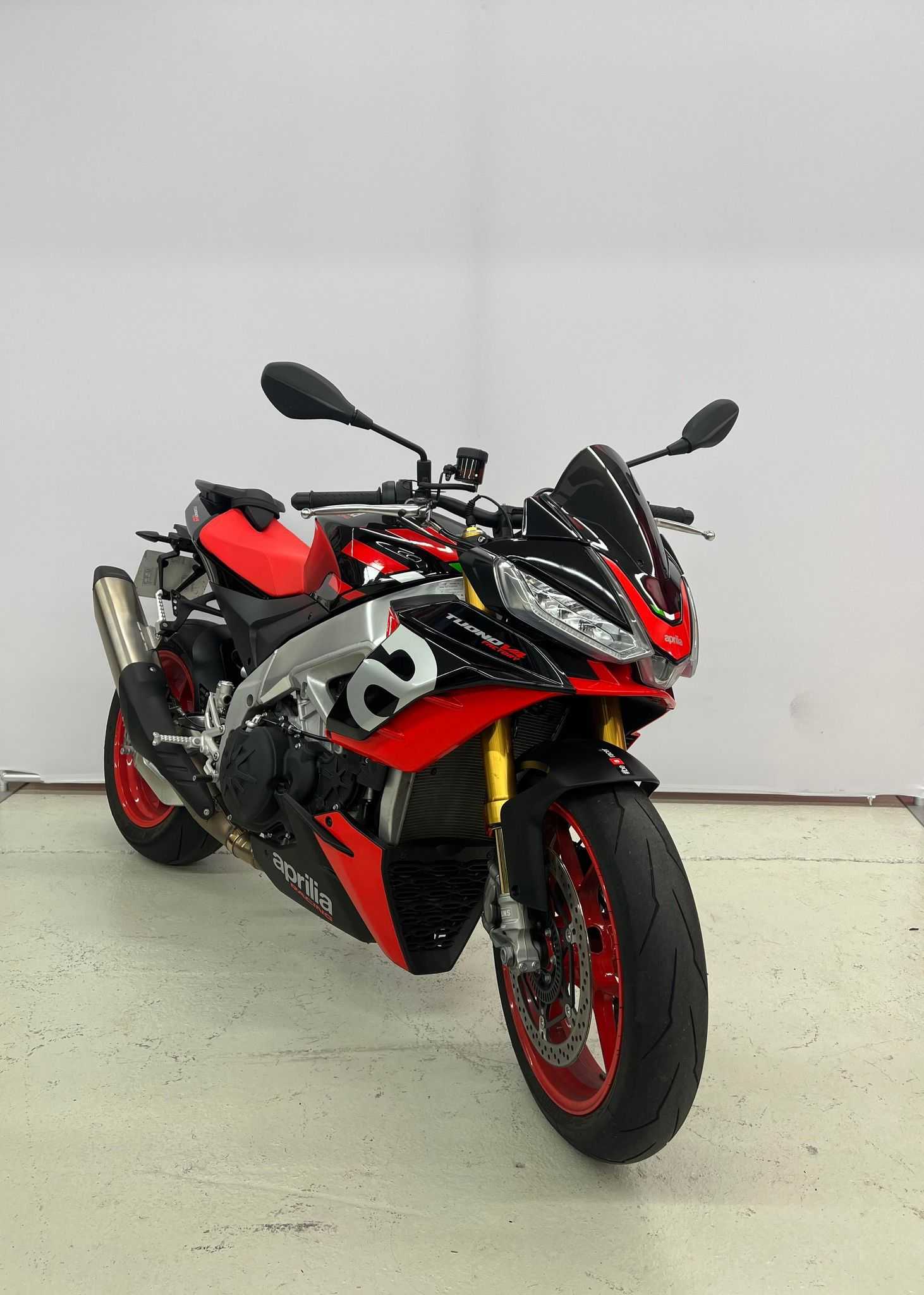 Aprilia Tuono 1100 V4 Factory 2020 HD vue 3/4 droite