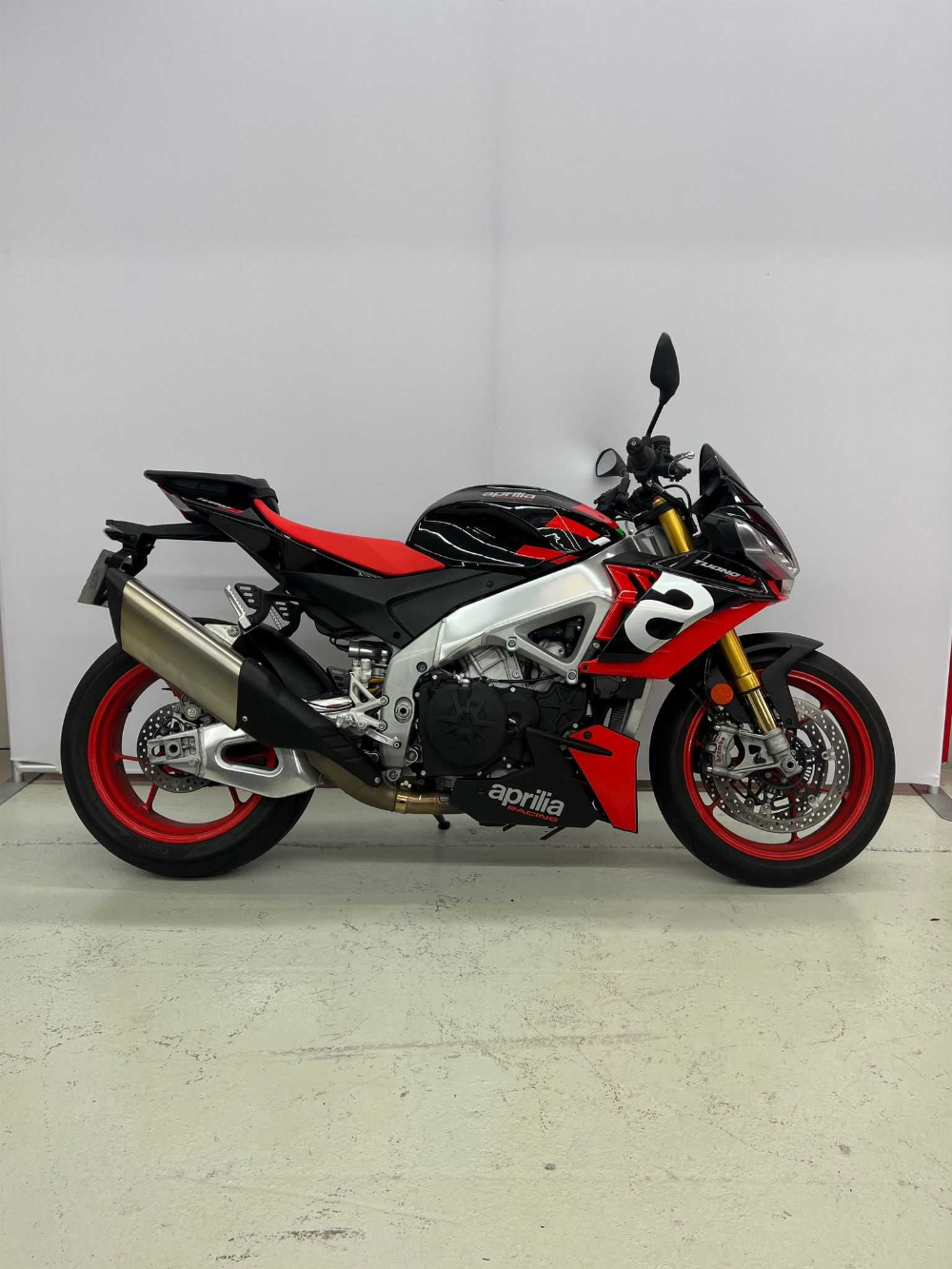 Aprilia Tuono 1100 V4 Factory 2020 vue gauche