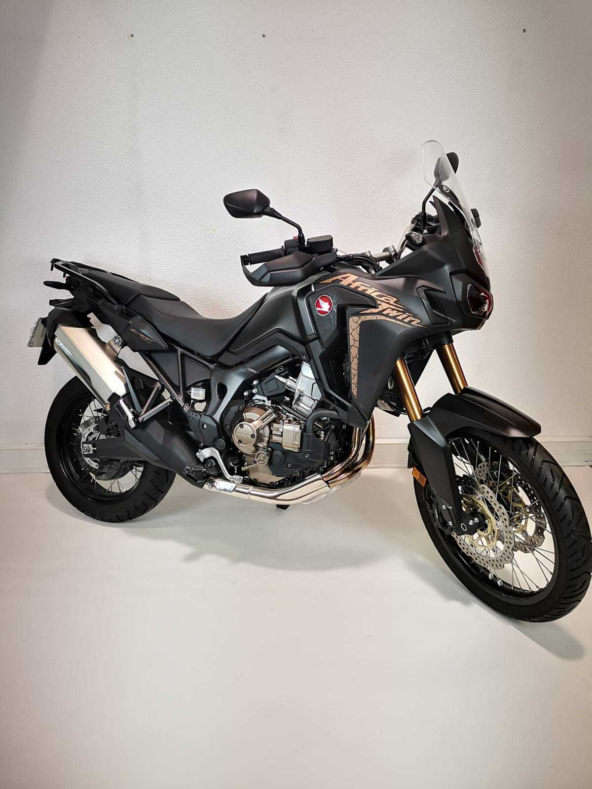 Honda CRF1000D 2018 HD vue 3/4 droite