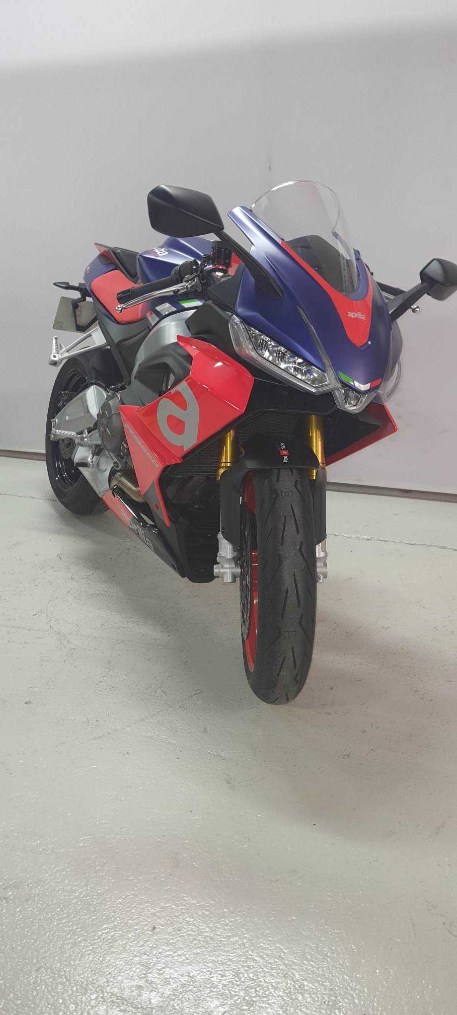 Aprilia RS 660 35KW APEX BLACK 35kw 2022 vue 3/4 droite