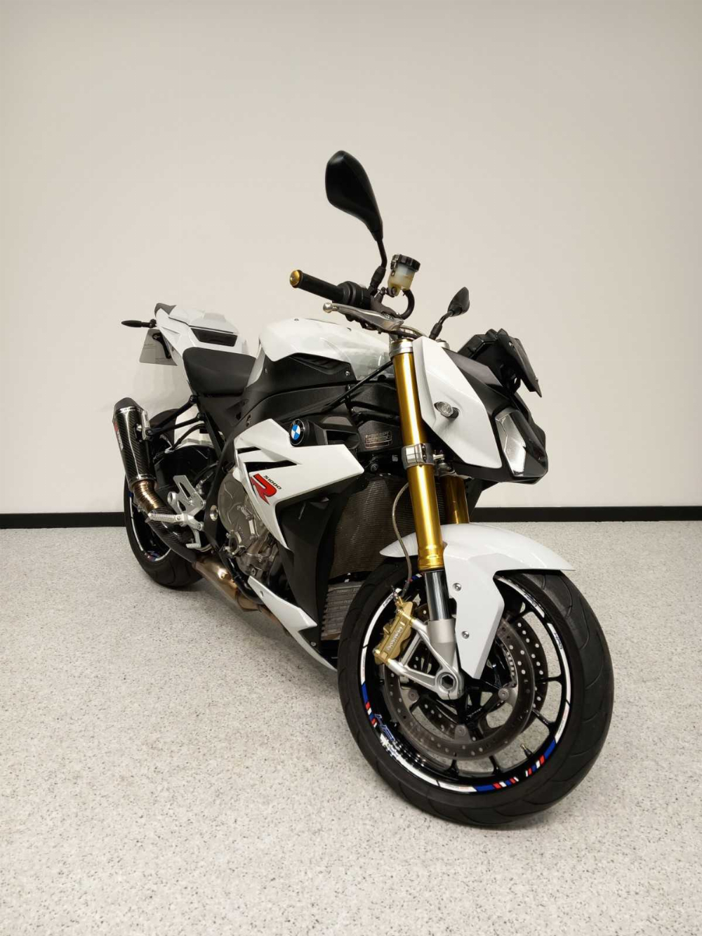 BMW S 1000 R 2016 vue 3/4 droite