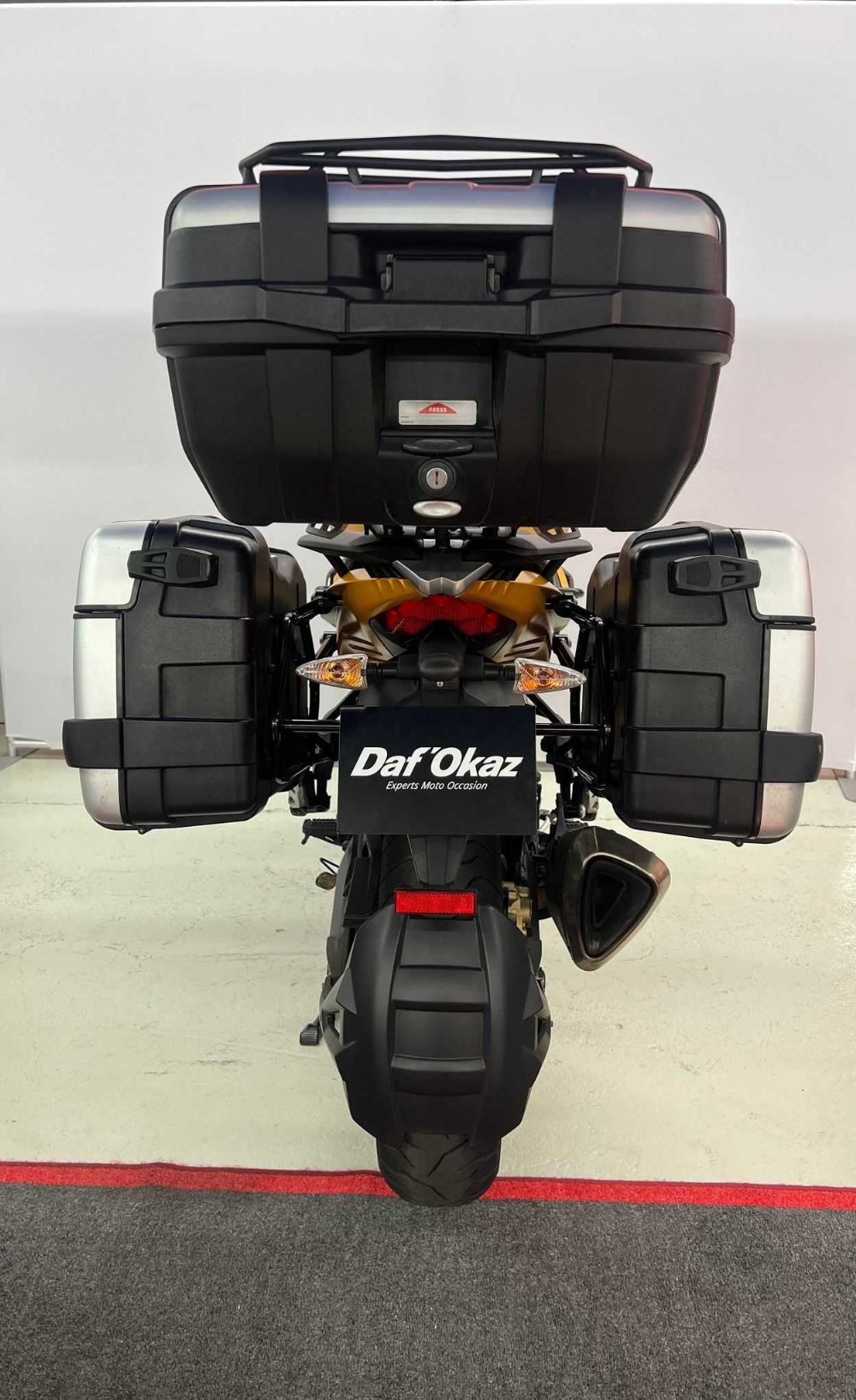 Aprilia Caponord 1200 Rally ABS 2016 vue arrière