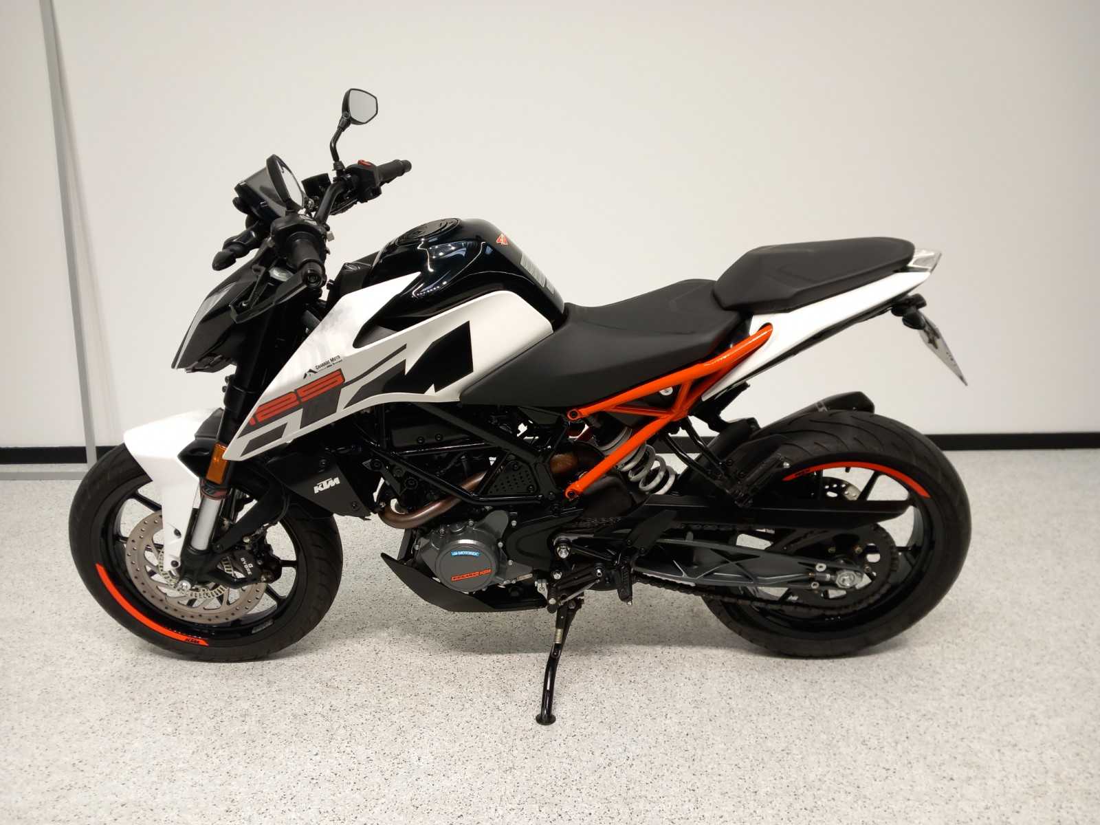 KTM 125 Duke 2019 HD vue gauche