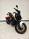 Aperçu KTM 125 Duke 2019 vue 3/4 droite