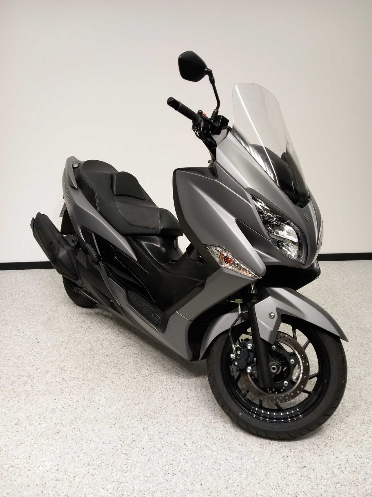 Suzuki BURGMAN 400 2020 HD vue 3/4 droite