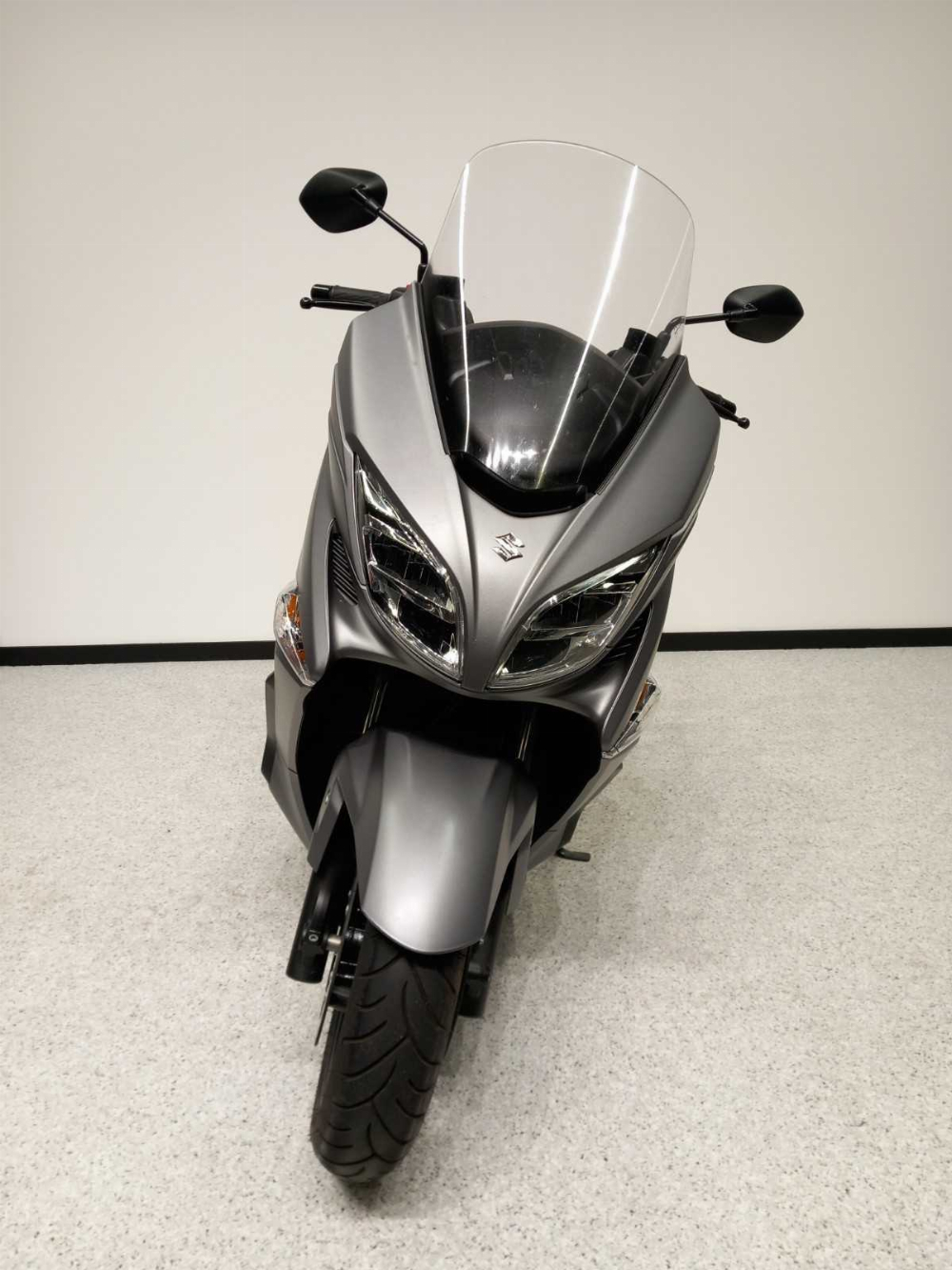 Suzuki BURGMAN 400 2020 vue avant