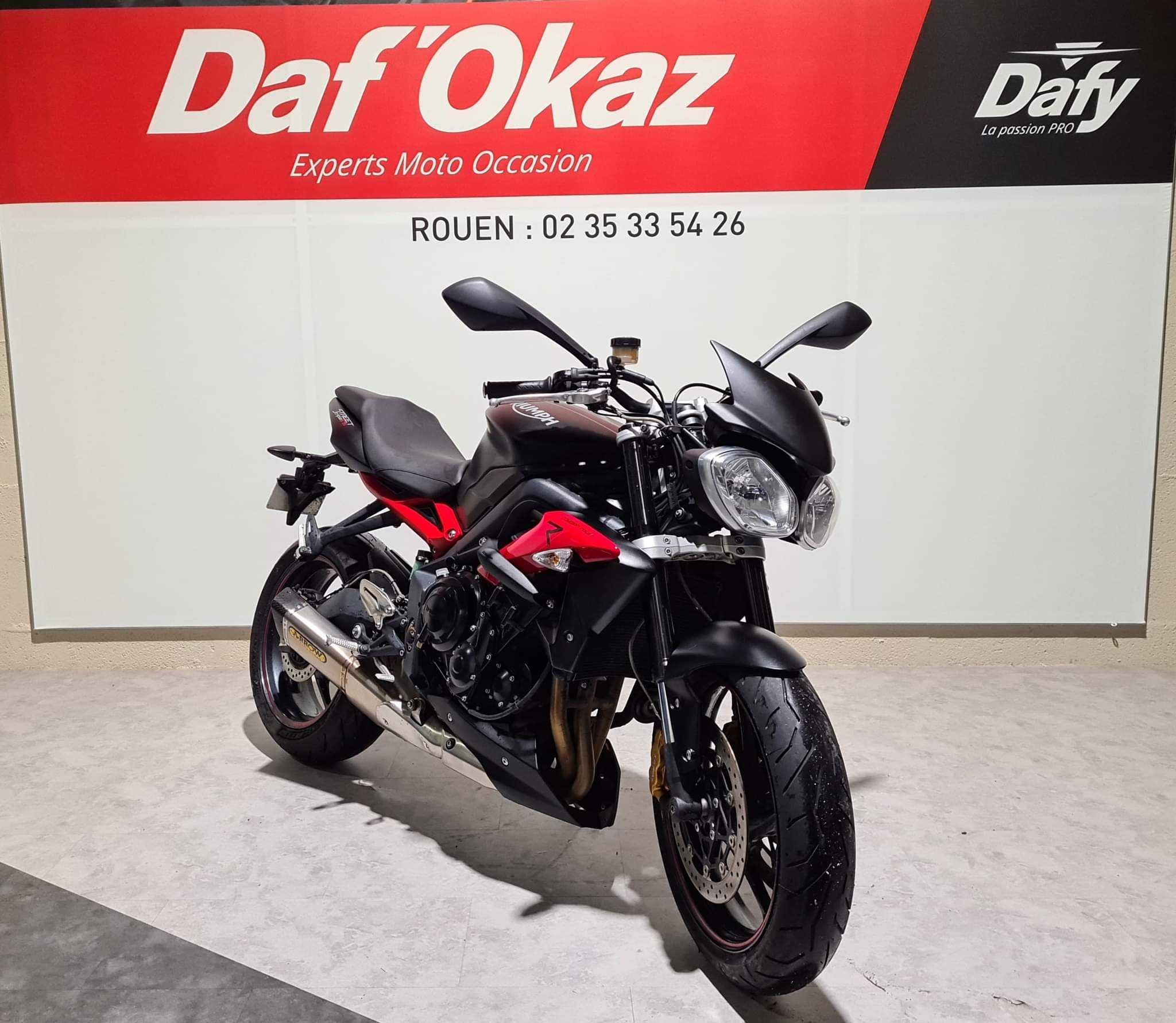 Triumph 675 Street Triple R 2015 HD vue 3/4 droite